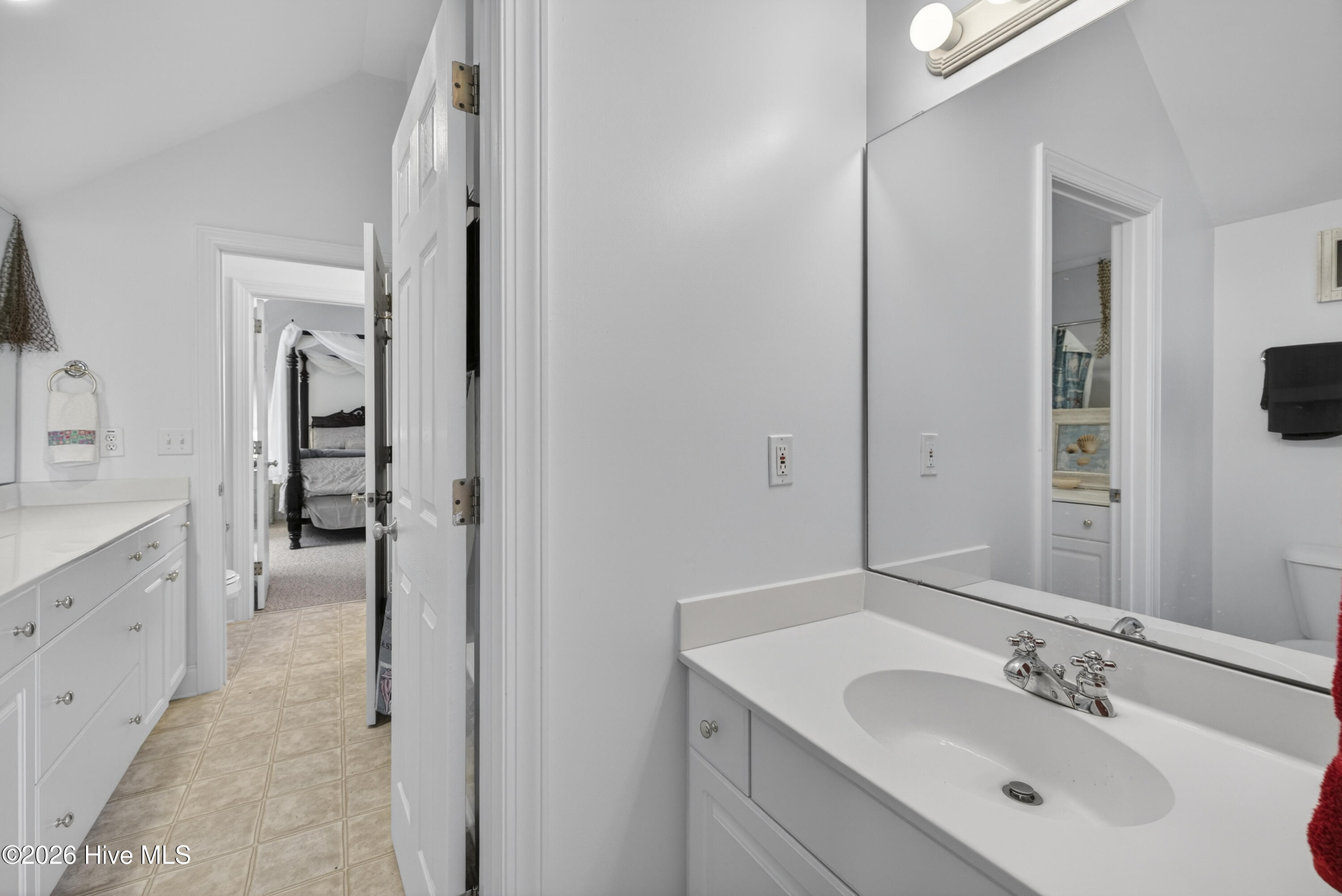 100561189 | Photo 52