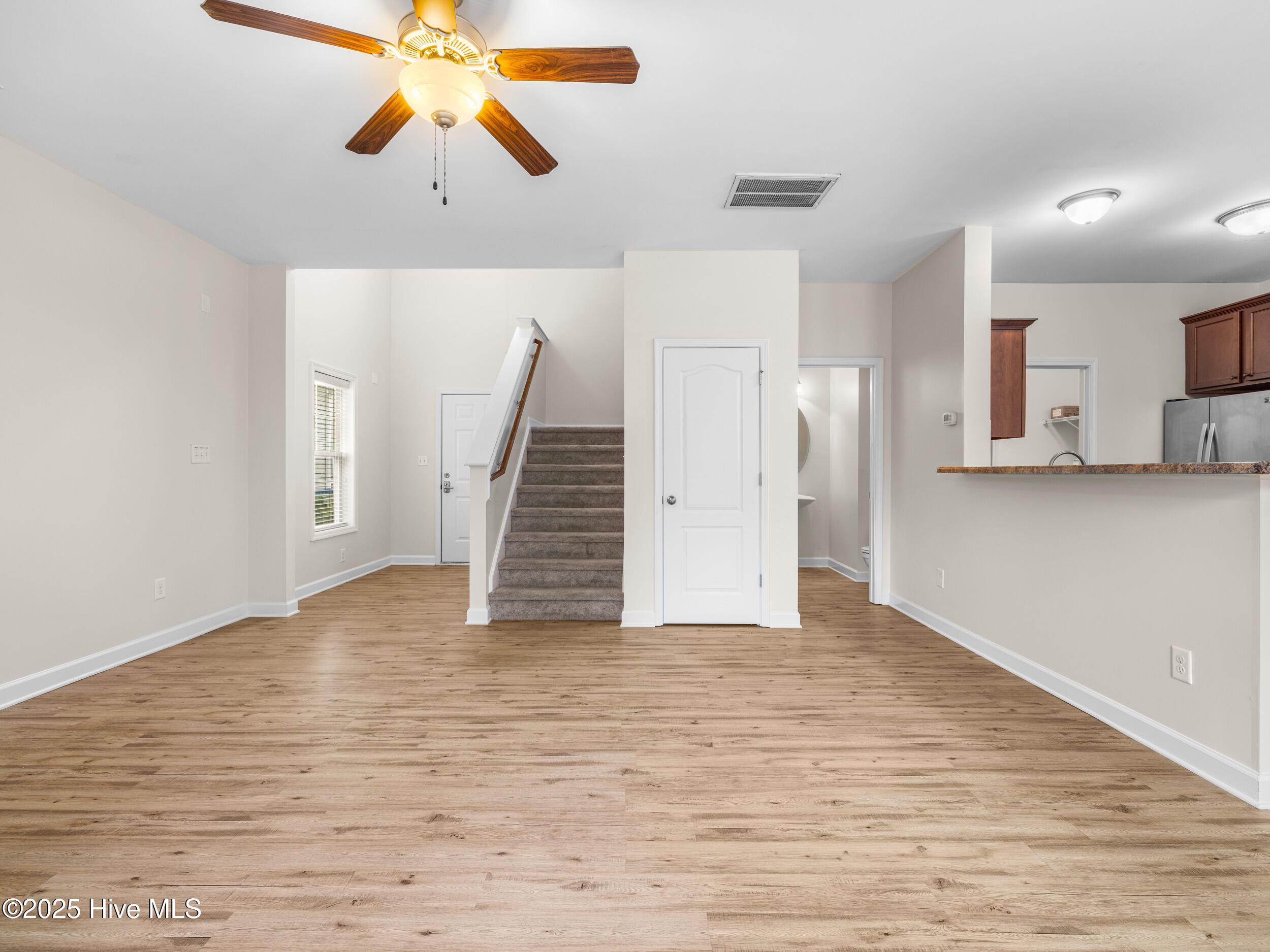 100533825 | Photo 10