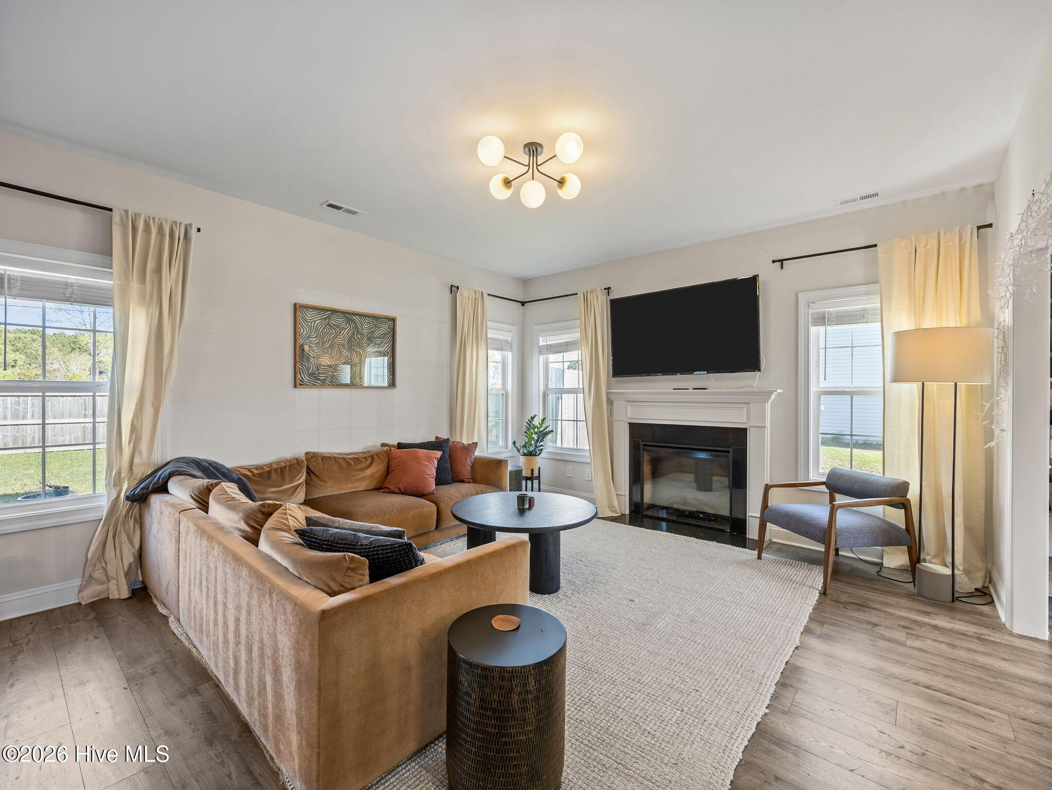 100564865 | Photo 12