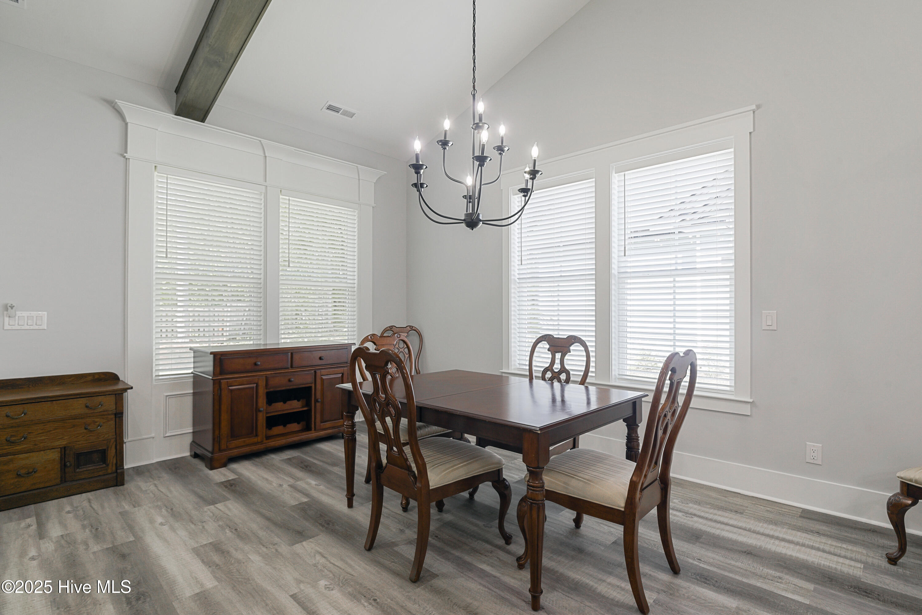 100532165 | Photo 15