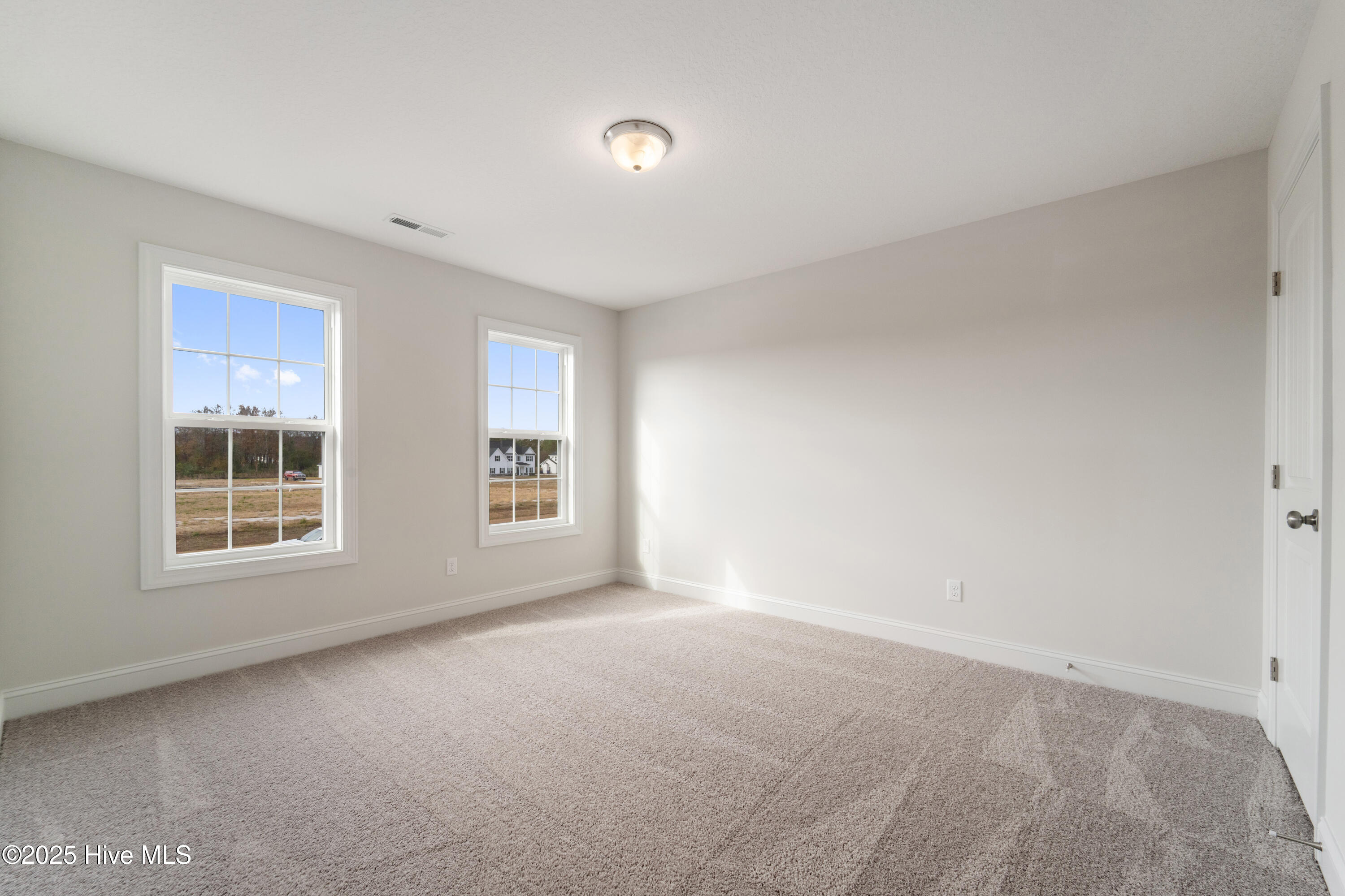 100519002 | Photo 25