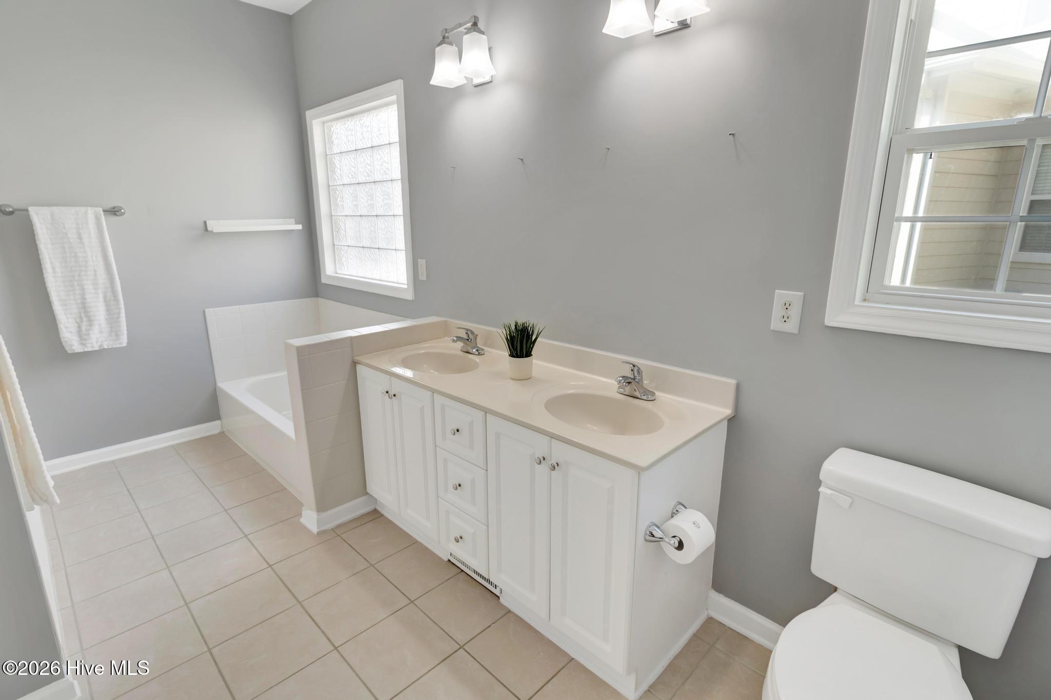 100569347 | Photo 34