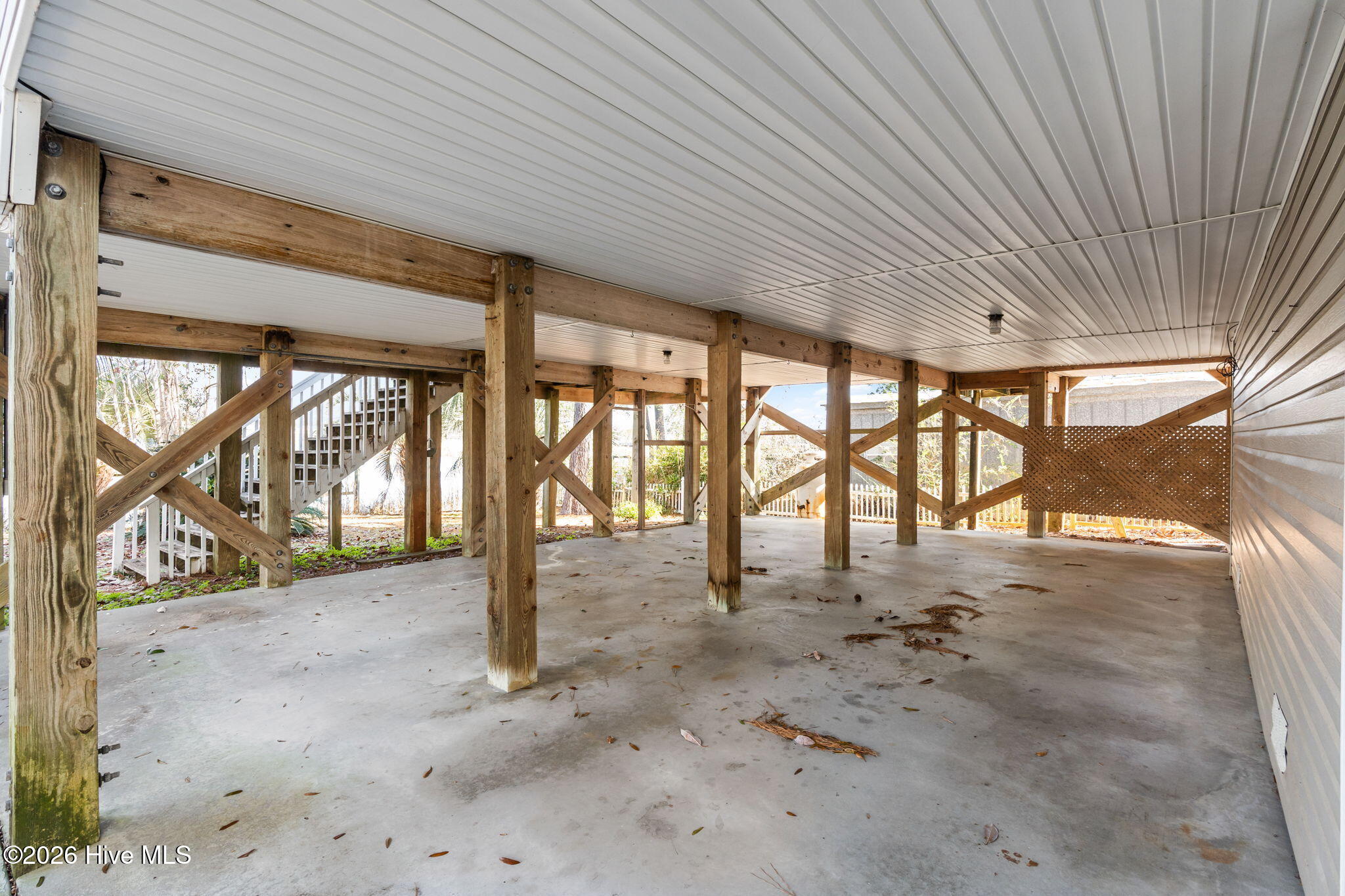 100548074 | Photo 11