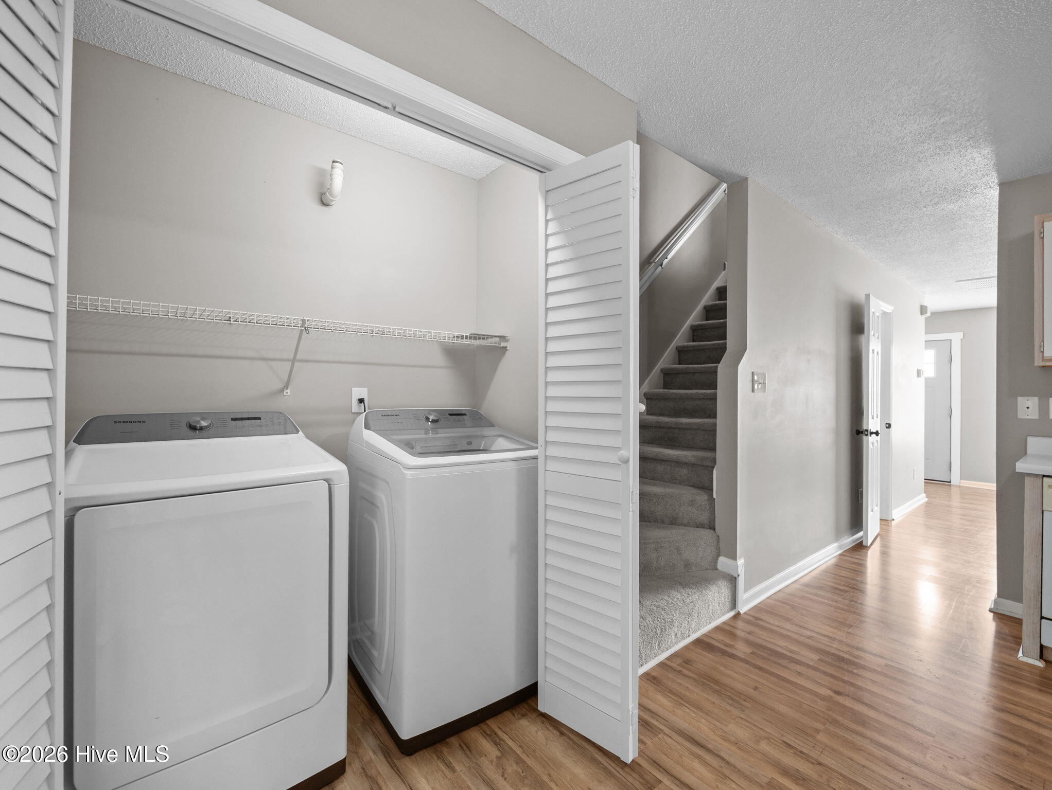 100565275 | Photo 13