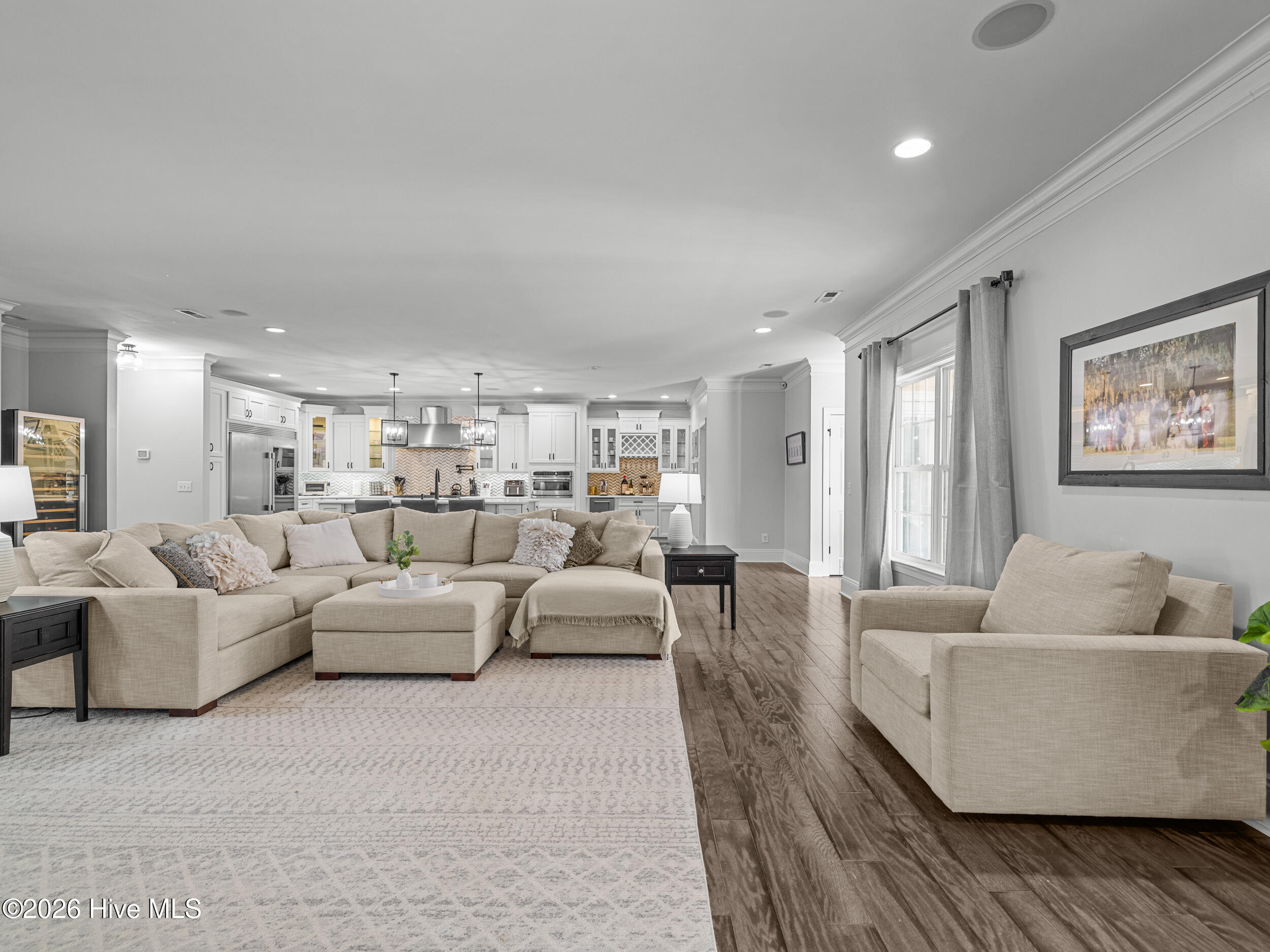 100557590 | Photo 20