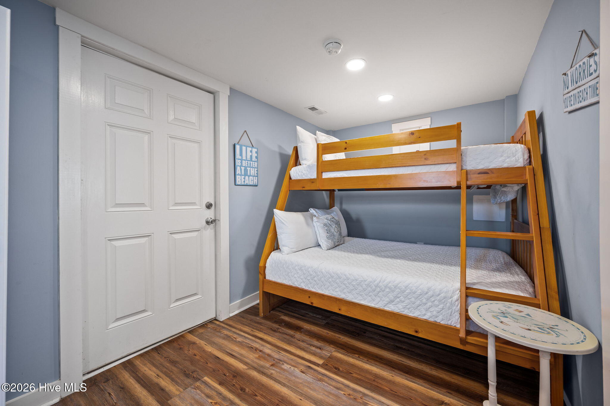 100569137 | Photo 48