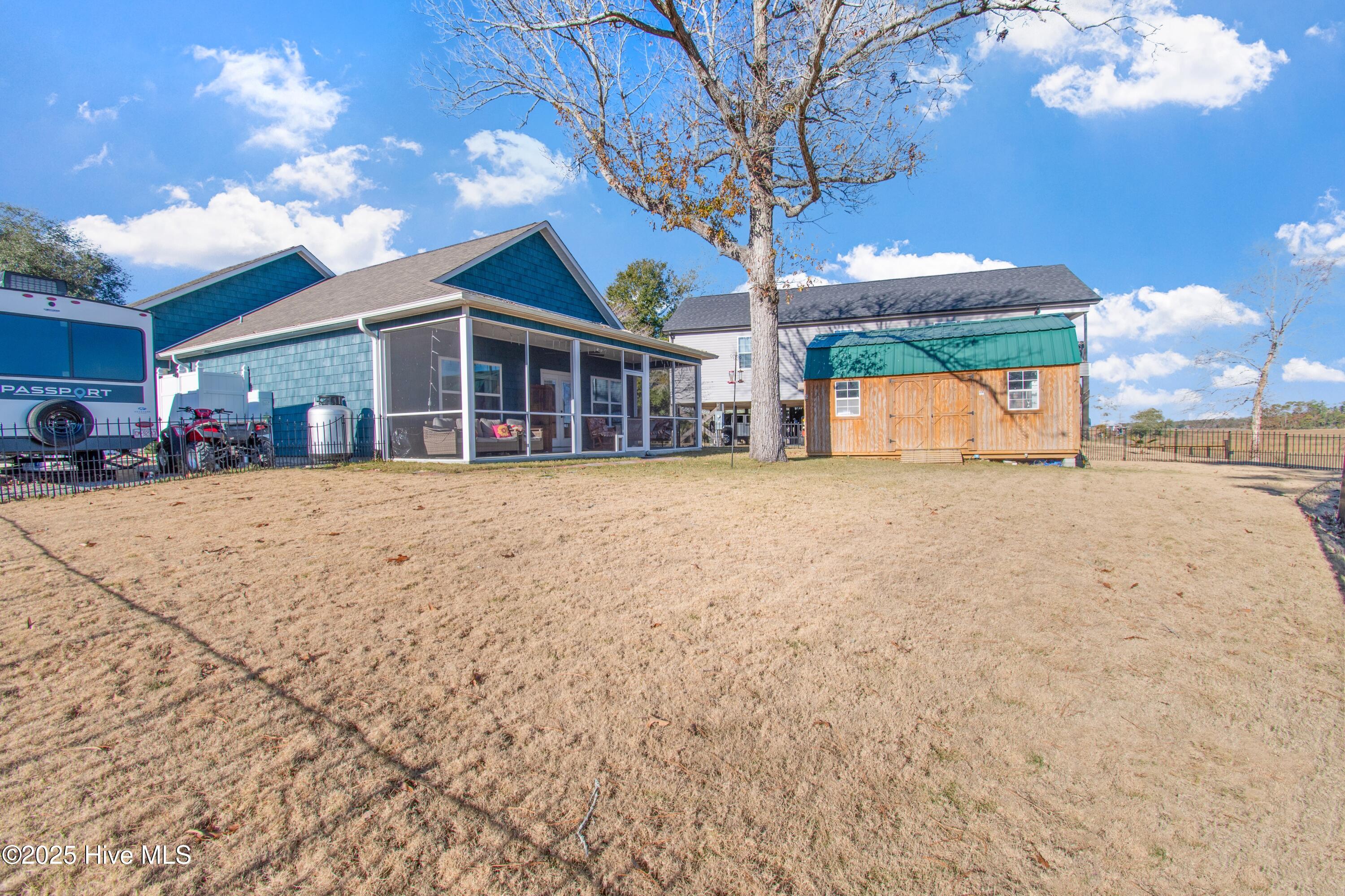 100545993 | Photo 24