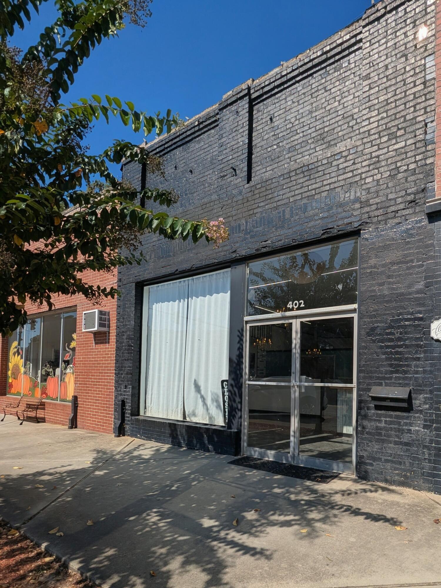 front Calhoun St 404