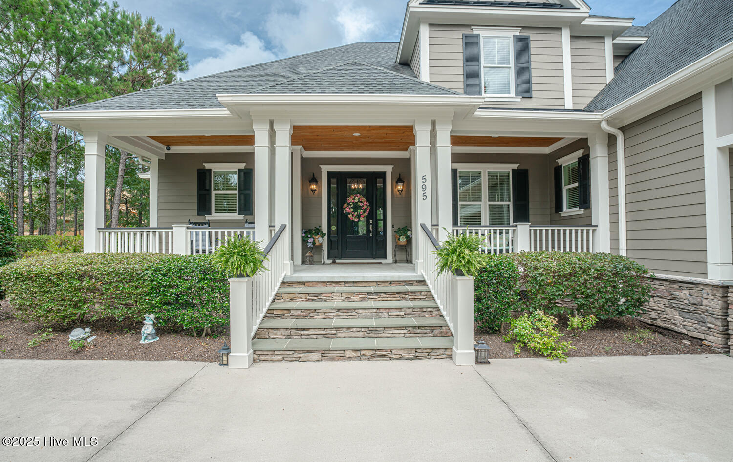 100566478 | Photo 10