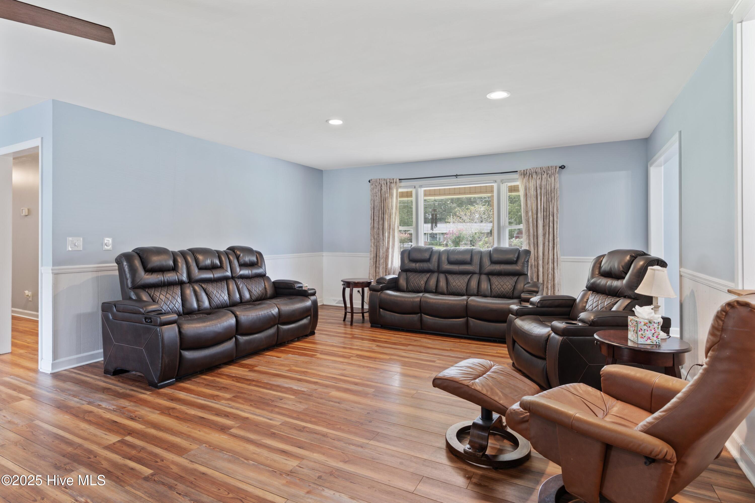 100526163 | Photo 12