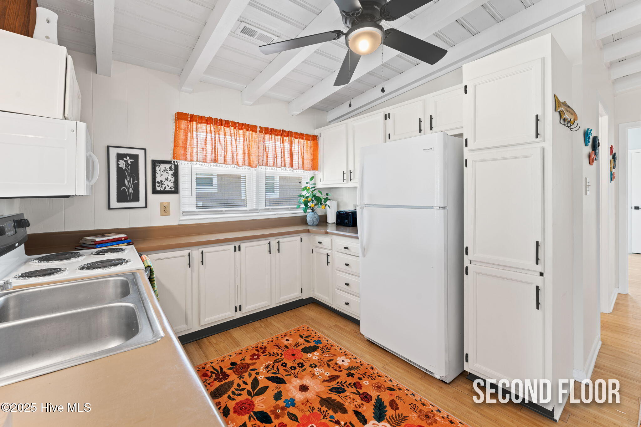 100532124 | Photo 39