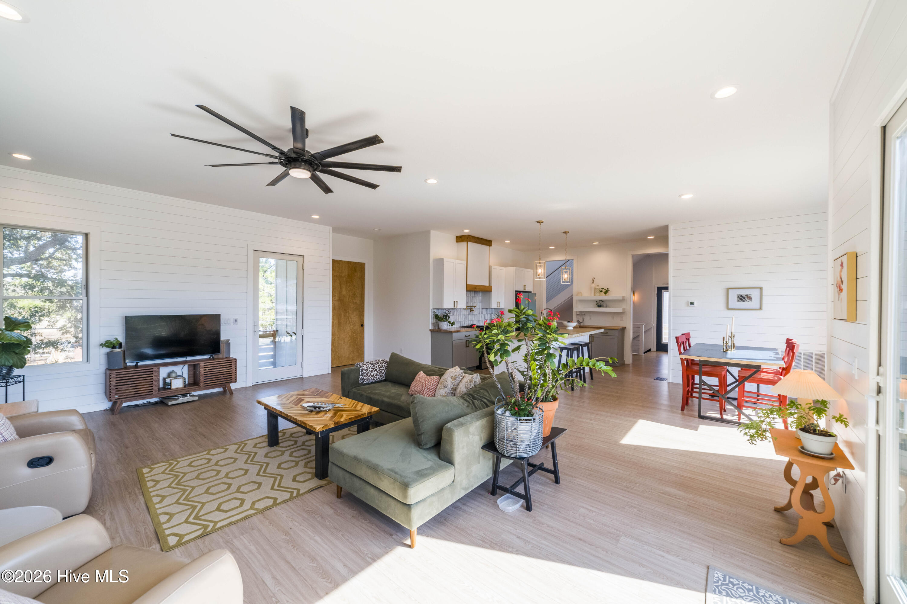 100554850 | Photo 58