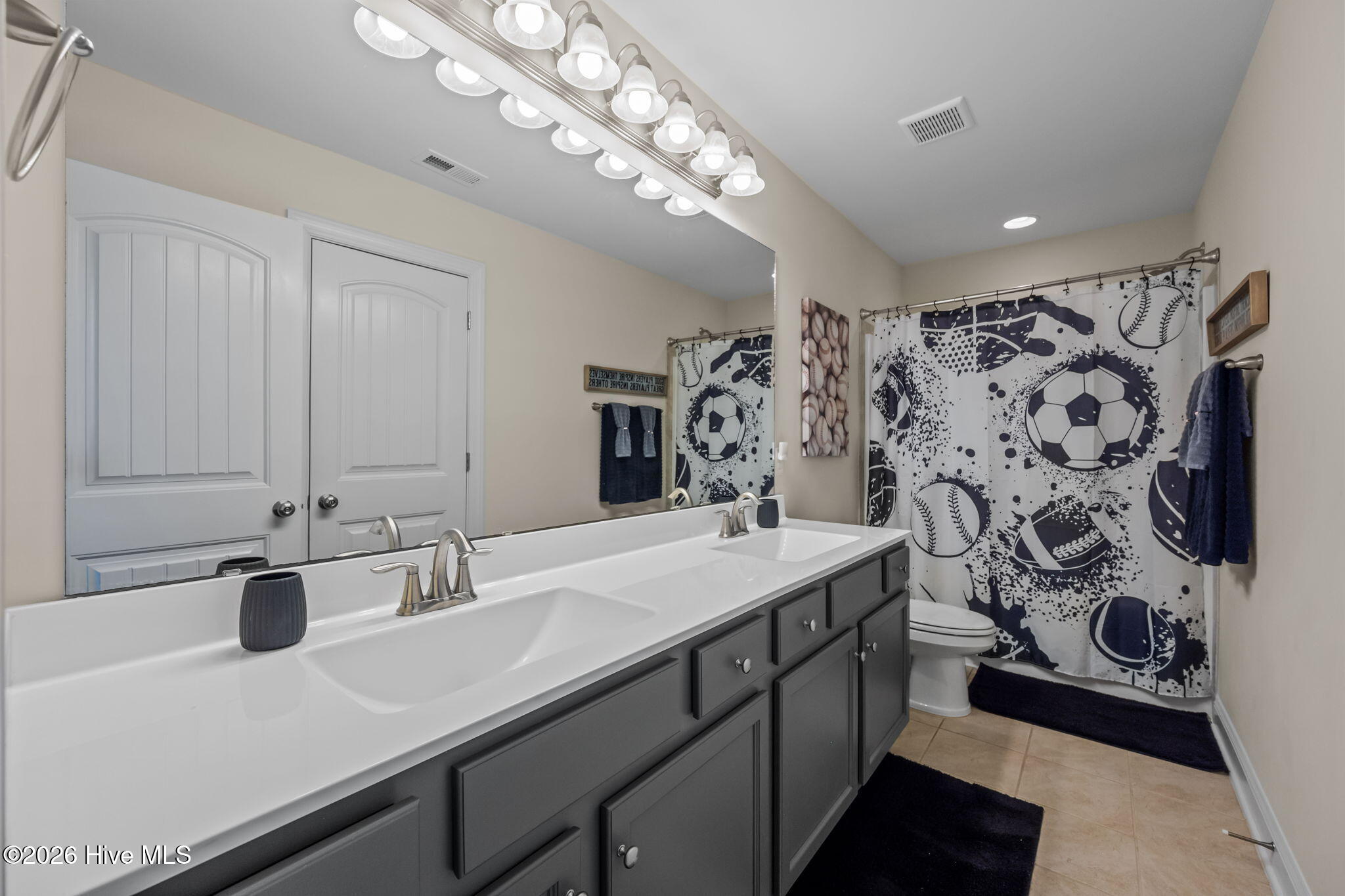 100554000 | Photo 39