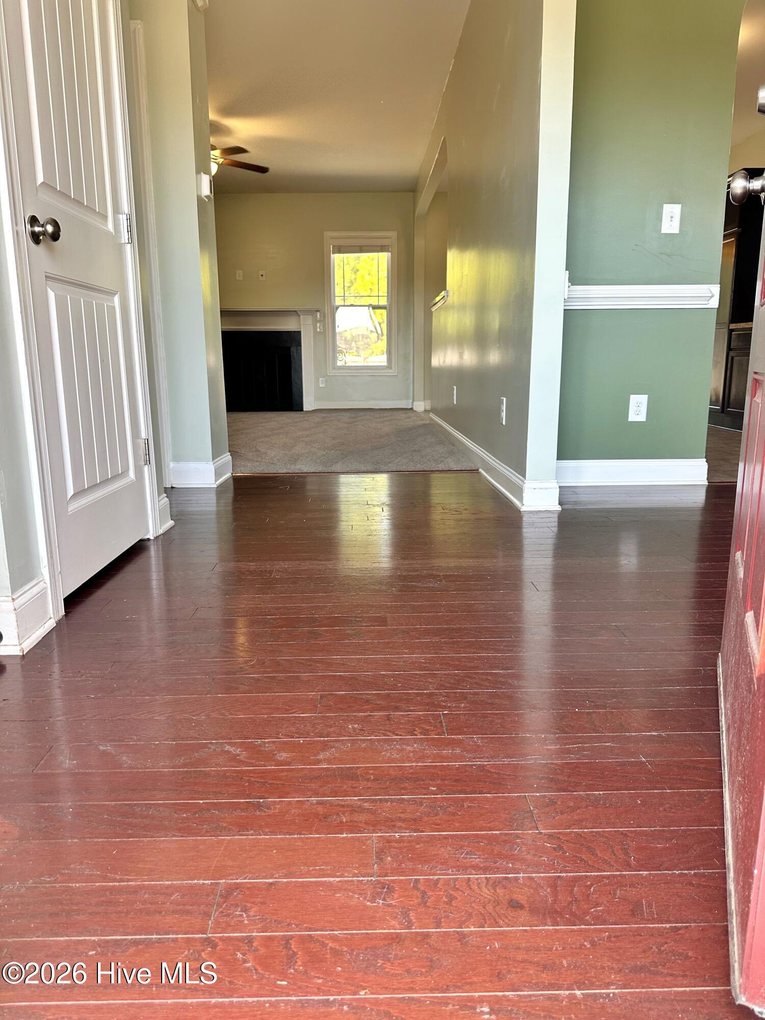 100548950 | Photo 11