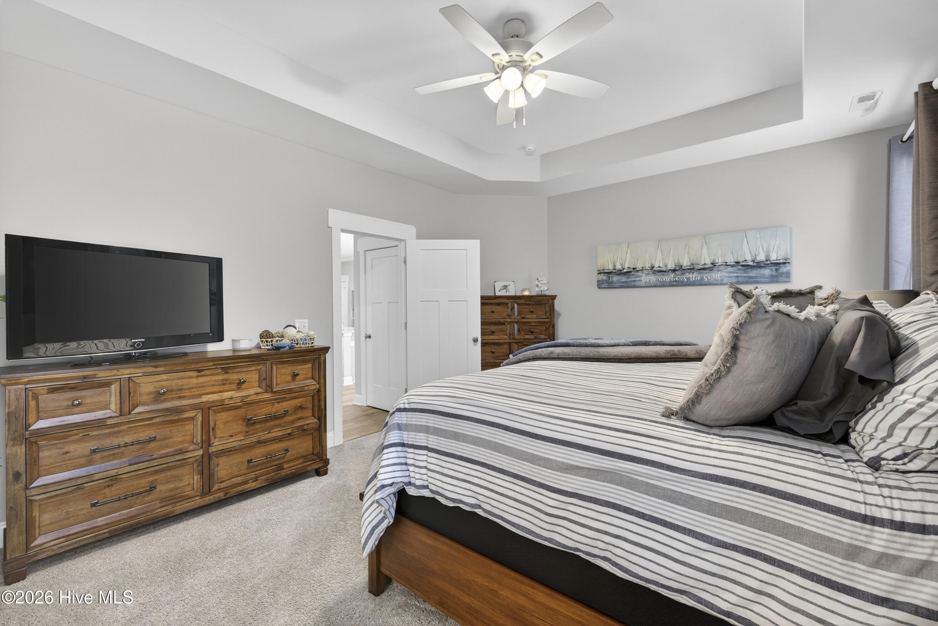 100548256 | Photo 23