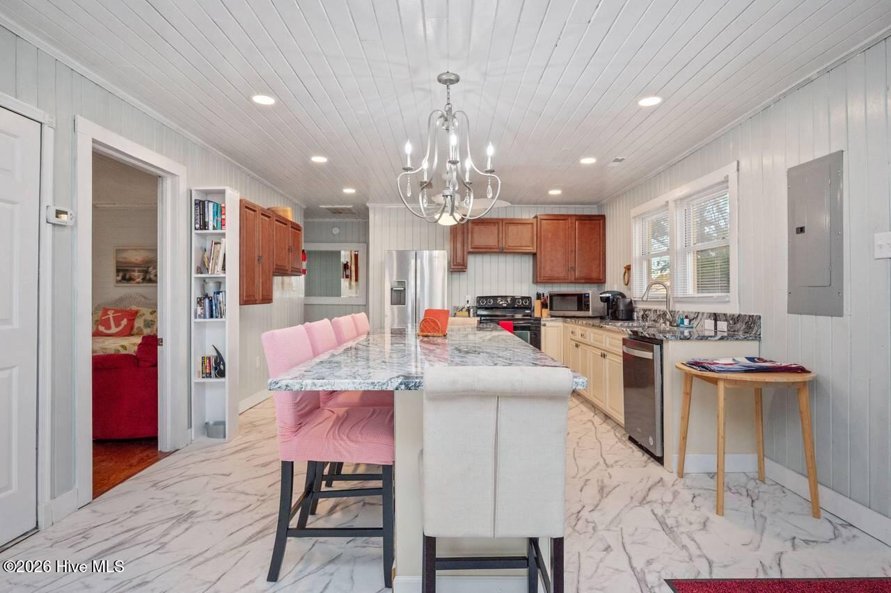 100561729 | Photo 15