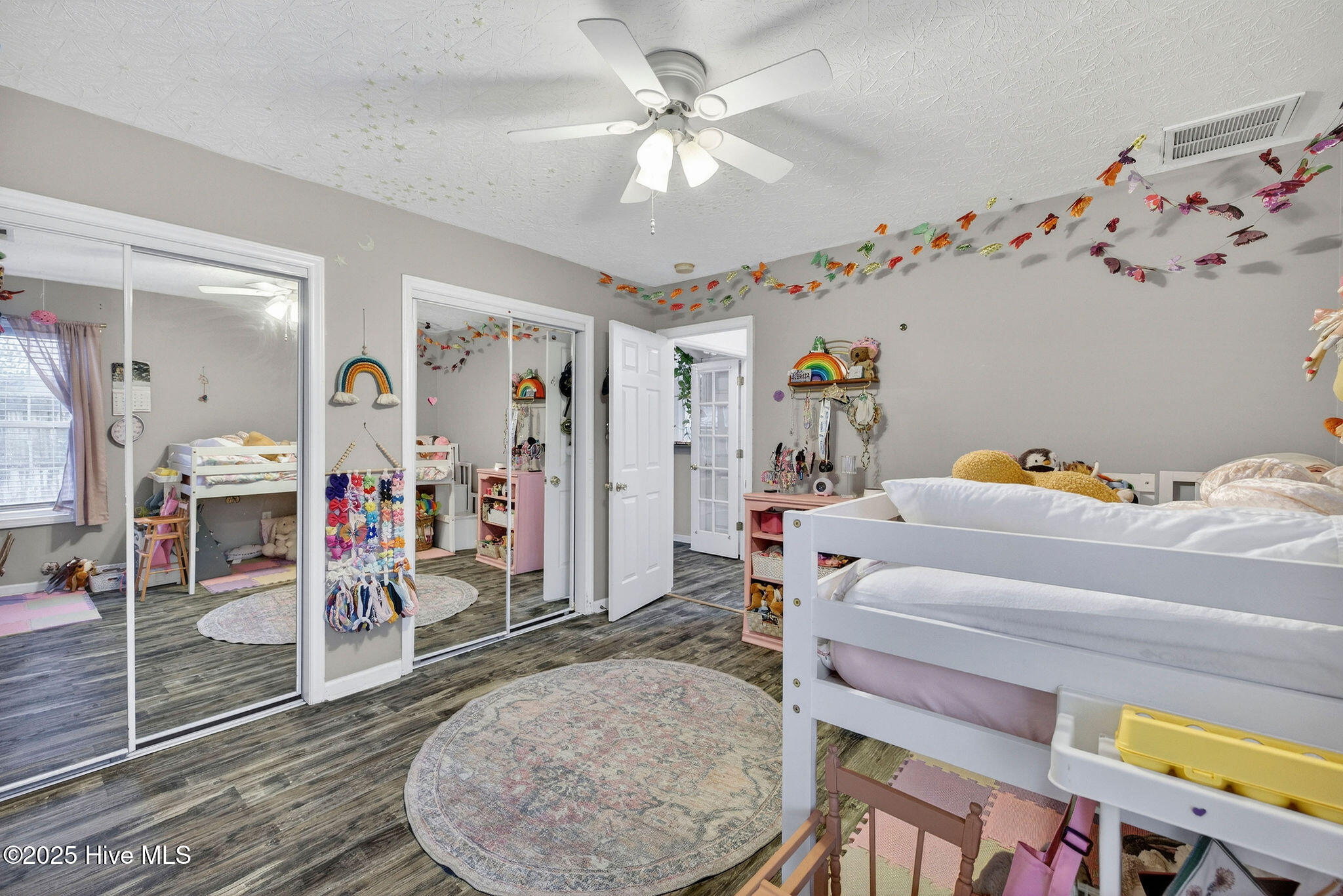 100543269 | Photo 24