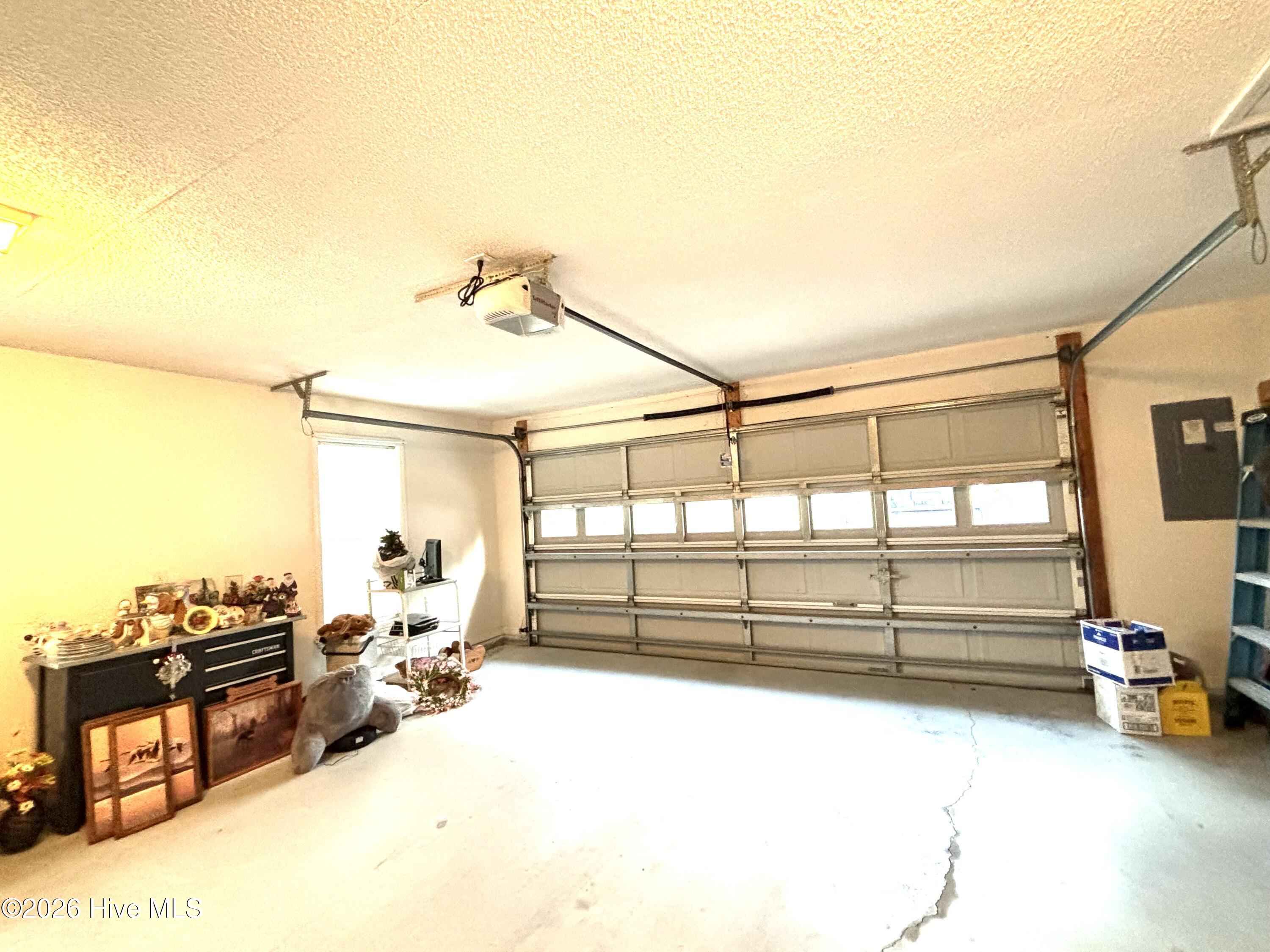 100561448 | Photo 25