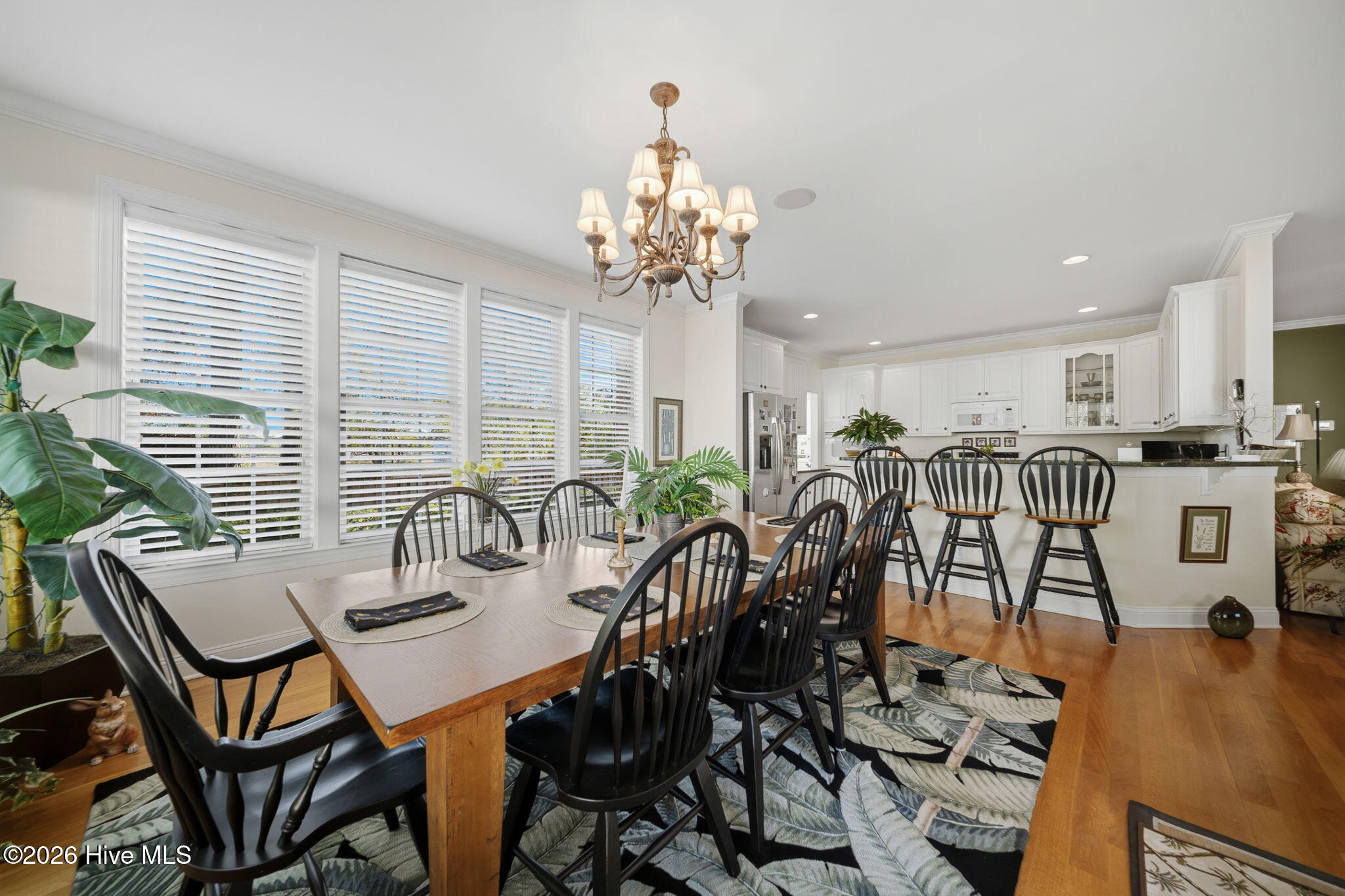 100570394 | Photo 34