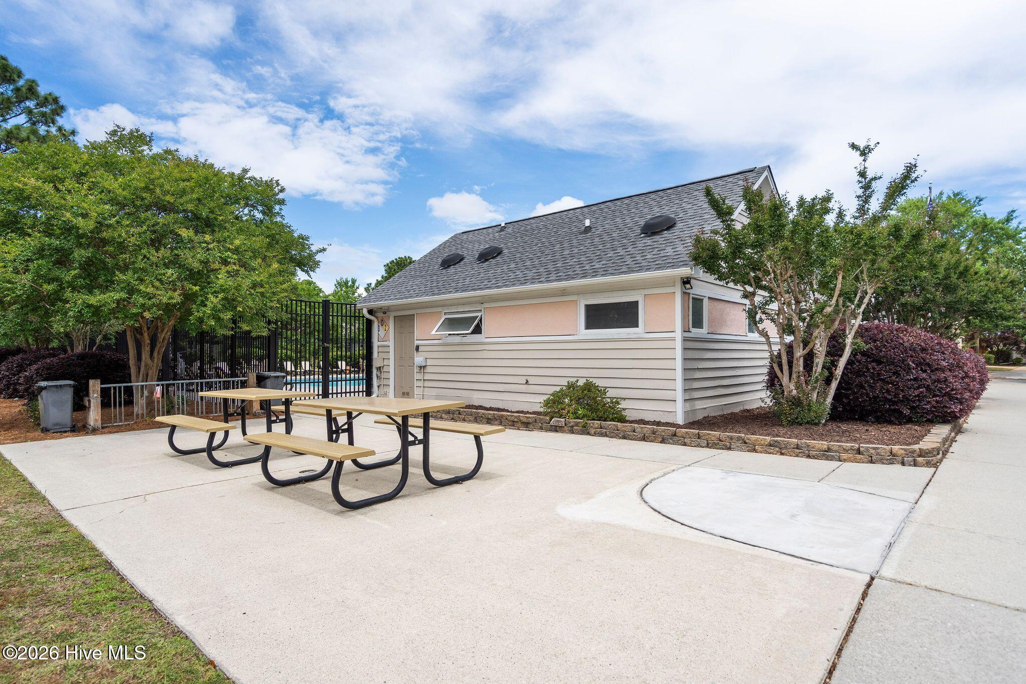 100568966 | Photo 90