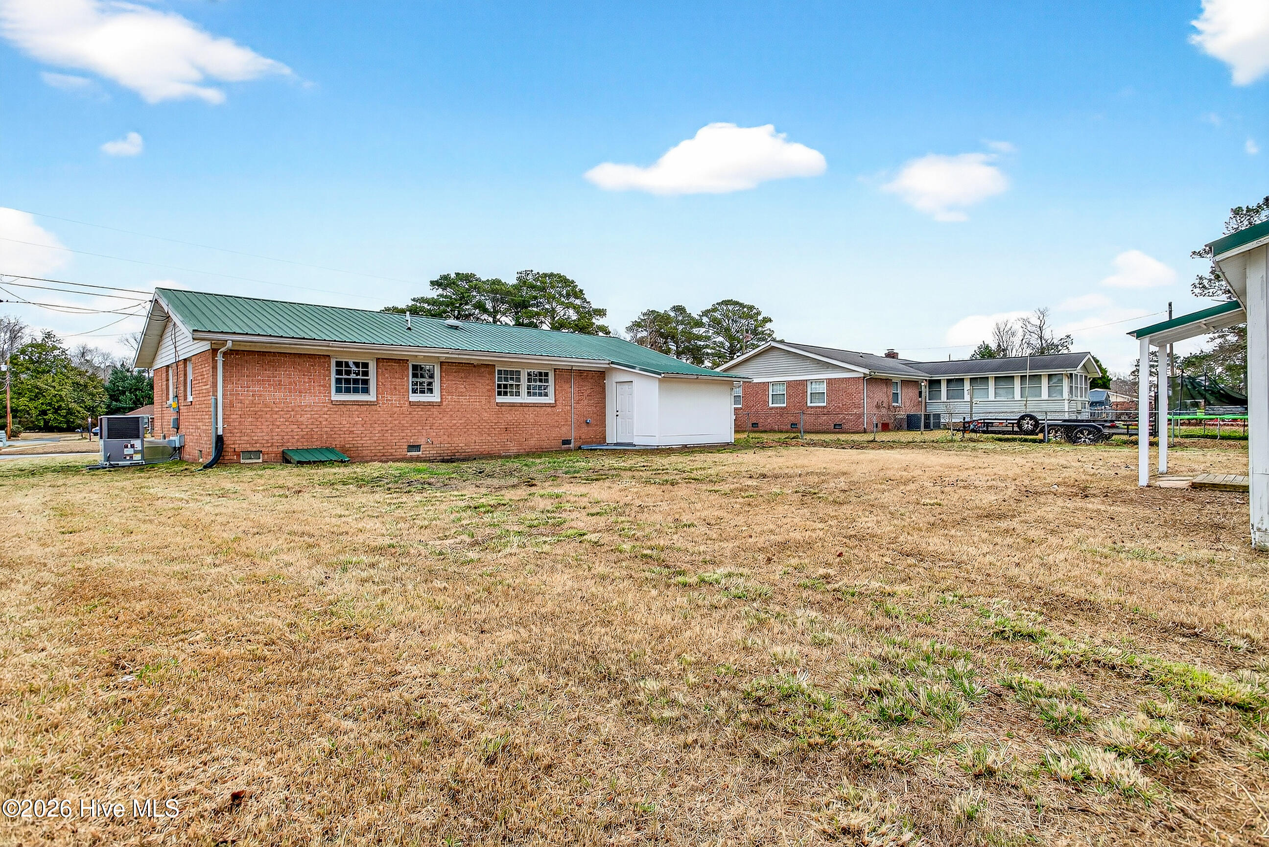 100551597 | Photo 35