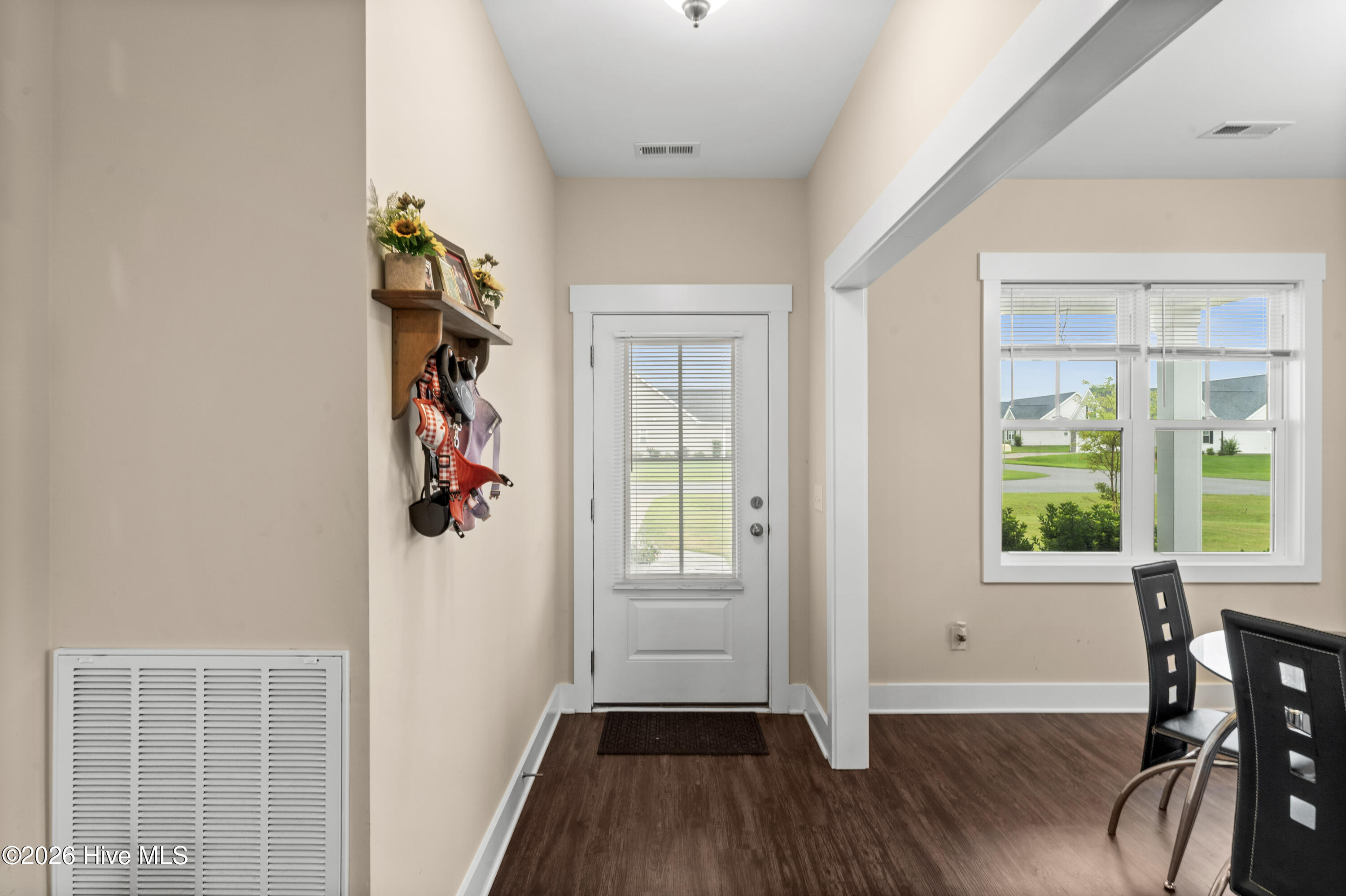 100569273 | Photo 12