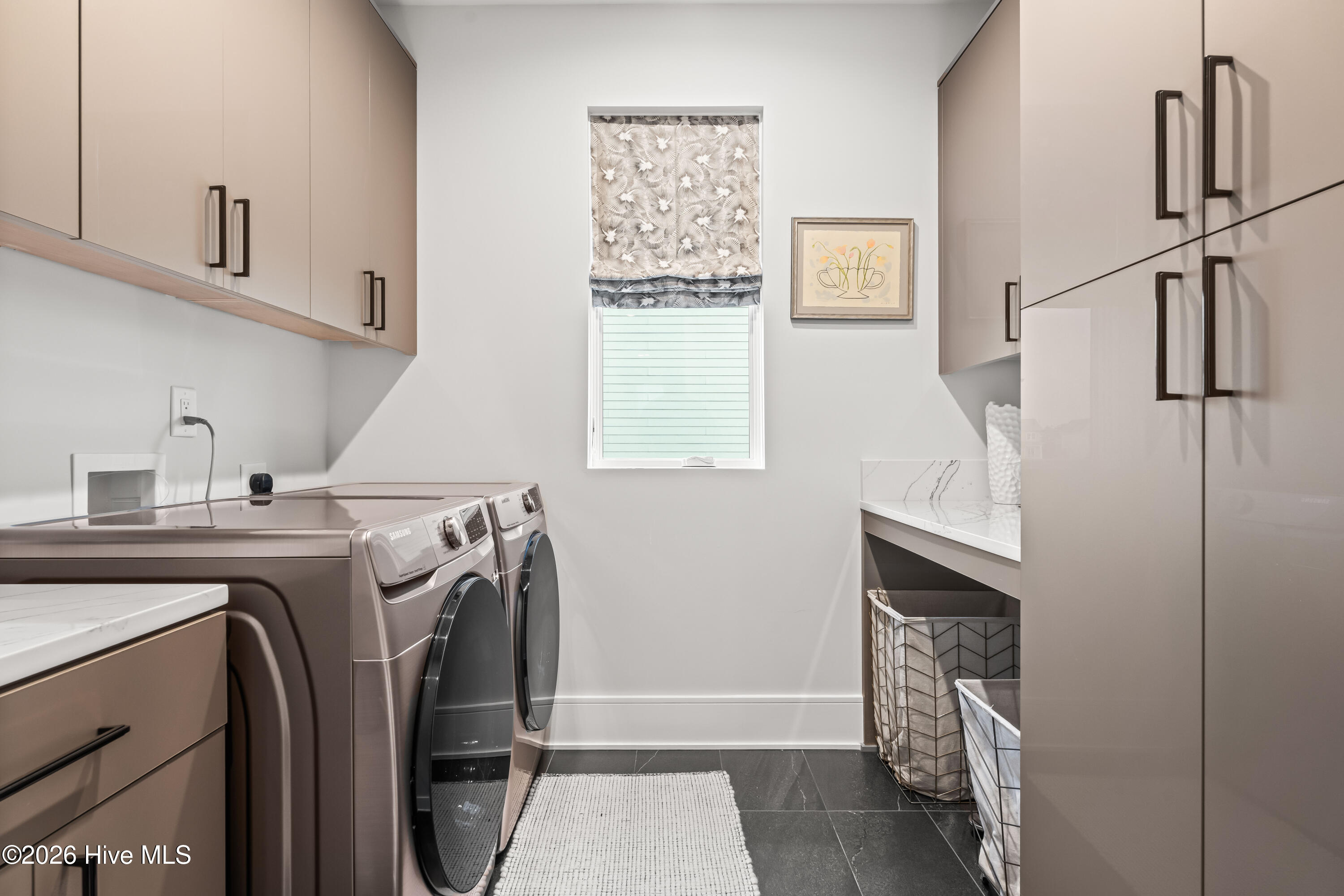 100567165 | Photo 71