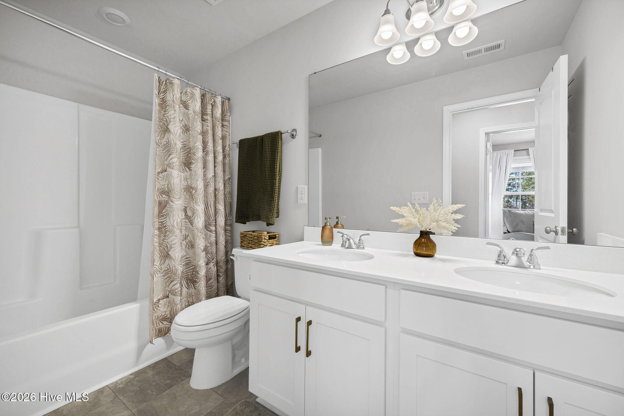 100552838 | Photo 27