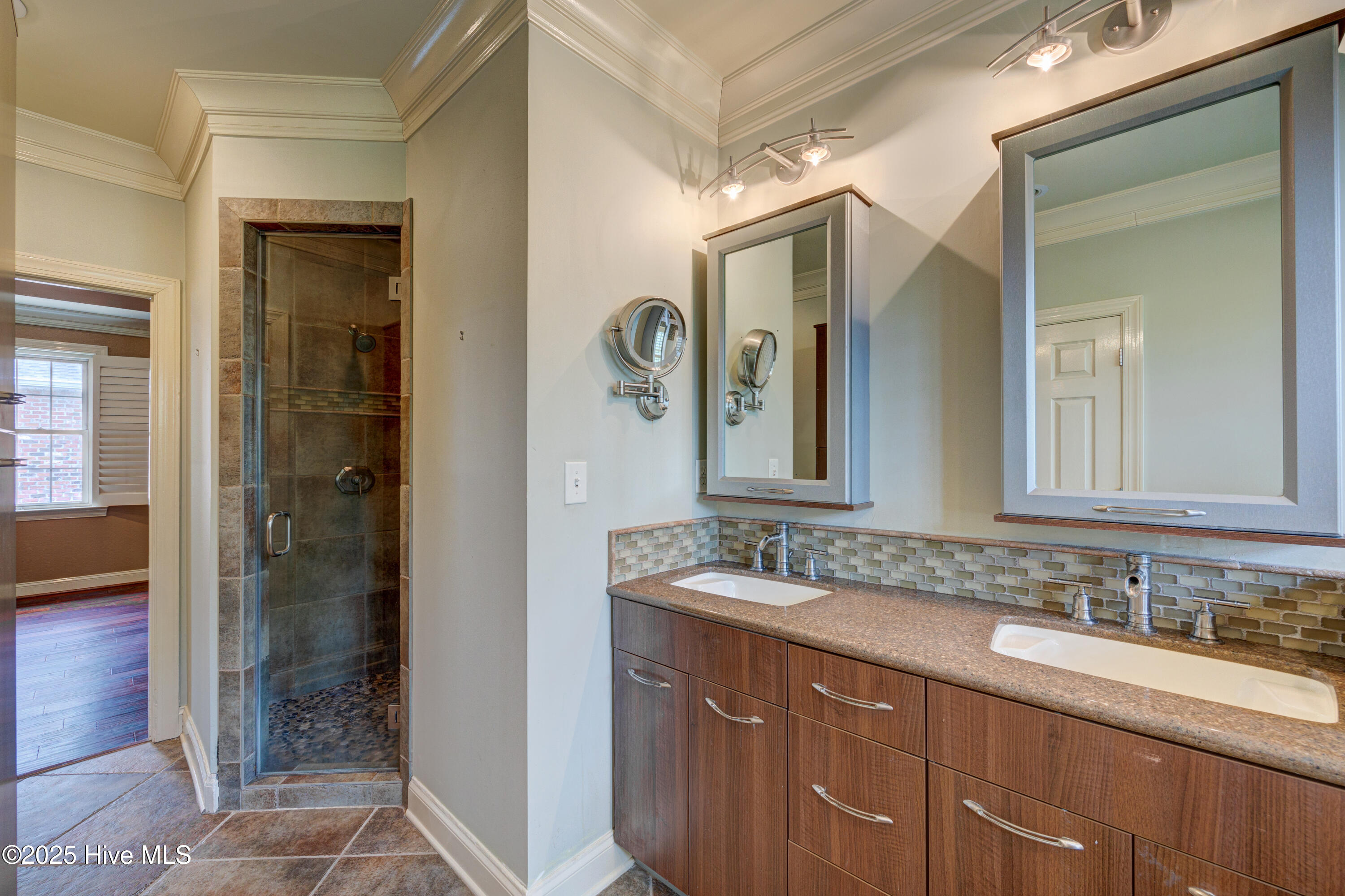 100524082 | Photo 23