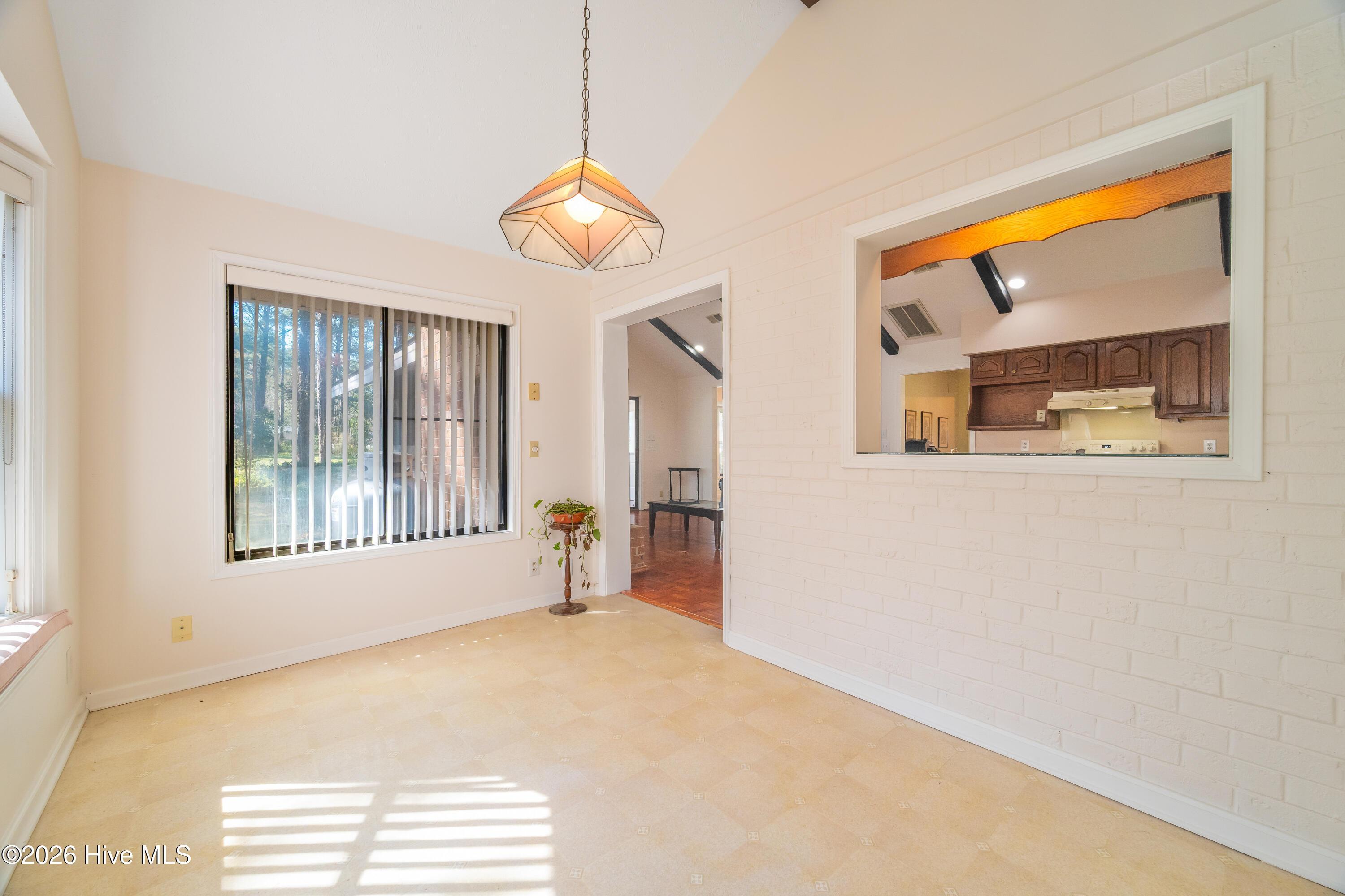 100563412 | Photo 16