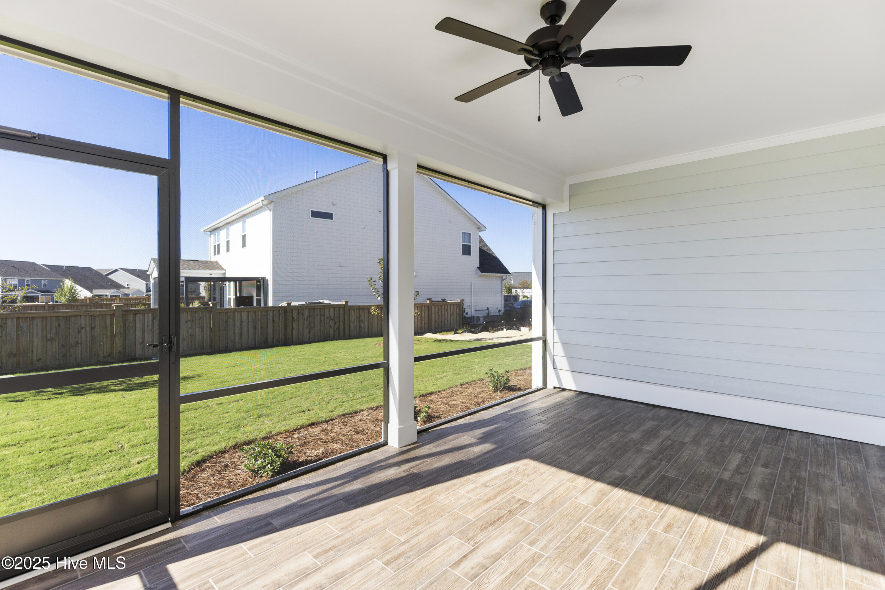 100557936 | Photo 34