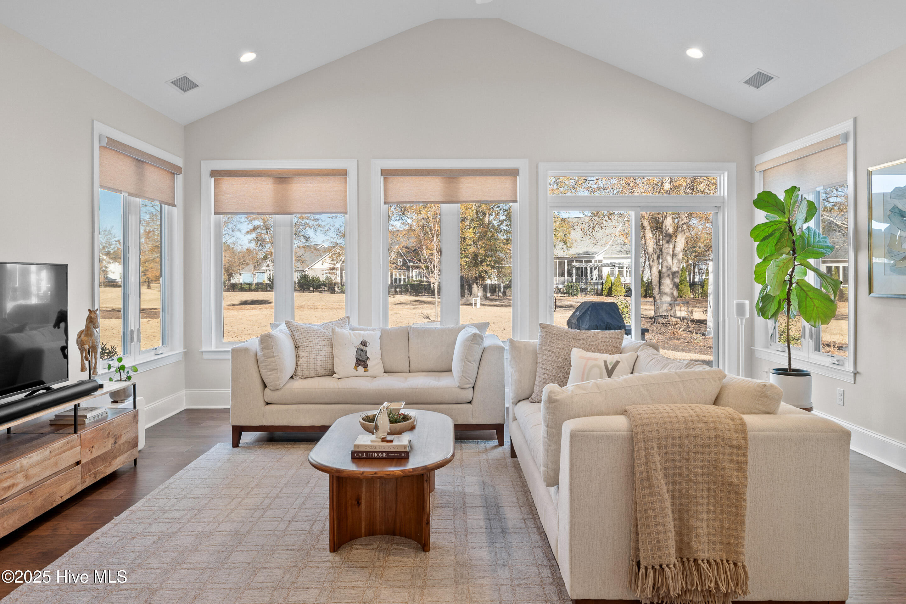 100545902 | Photo 56