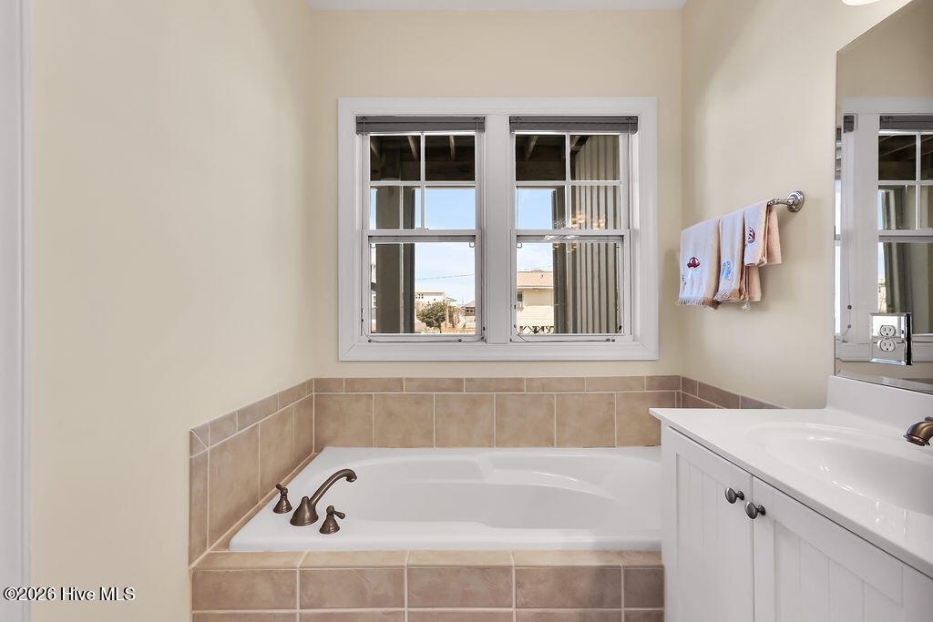 100564963 | Photo 30