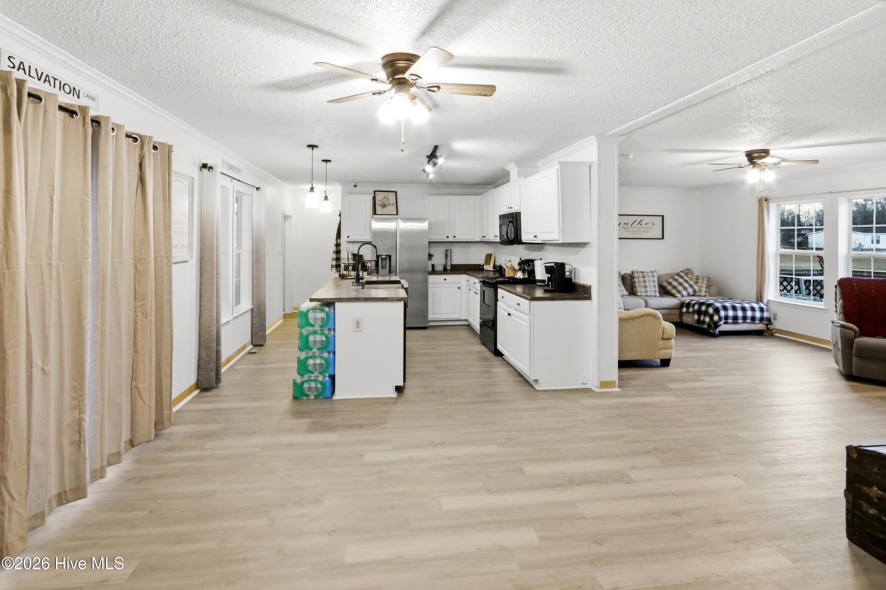 100548935 | Photo 18