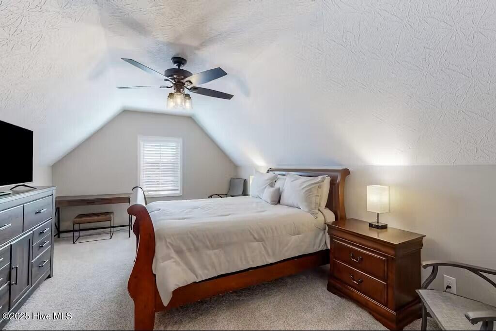 100528261 | Photo 16