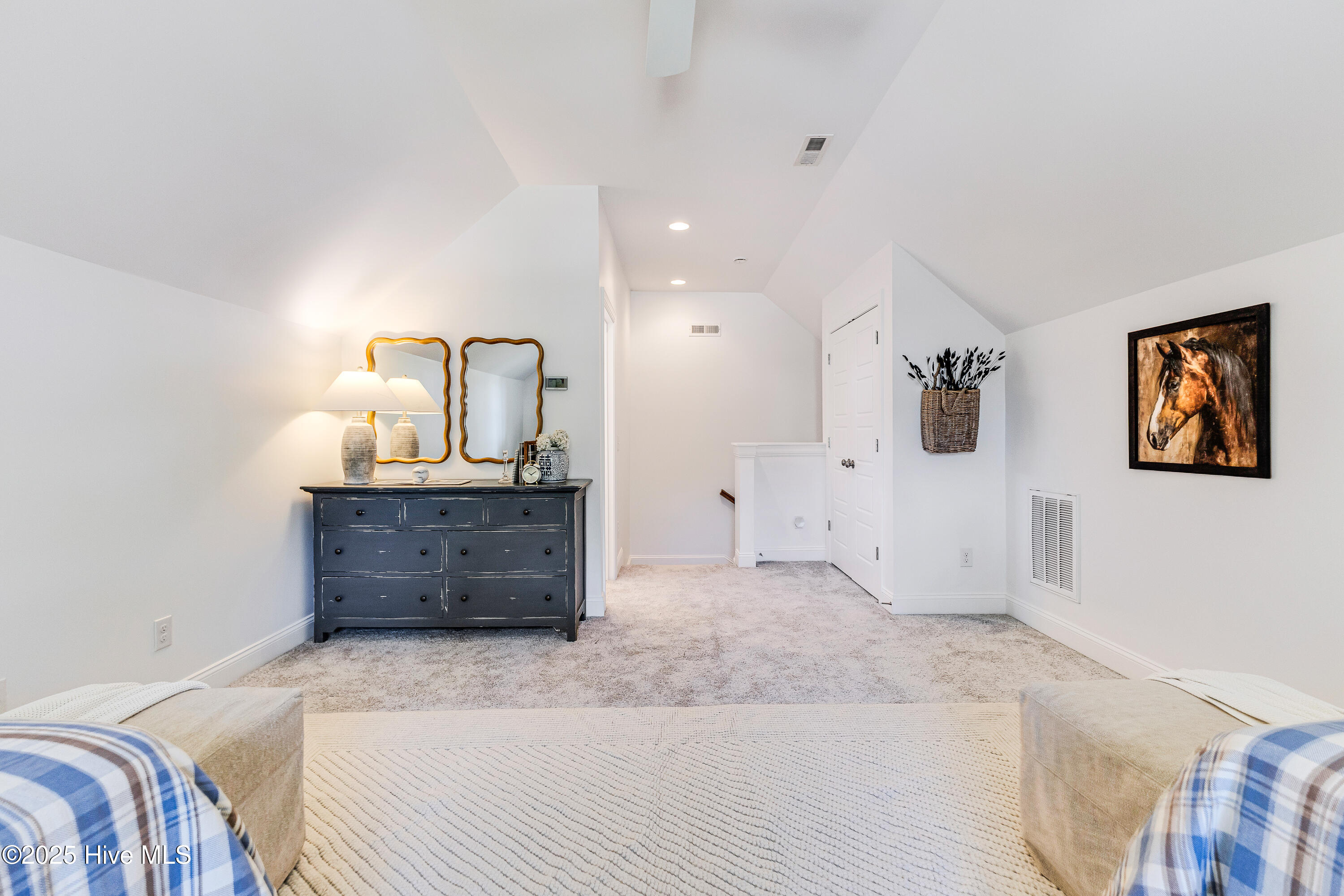 100542174 | Photo 34