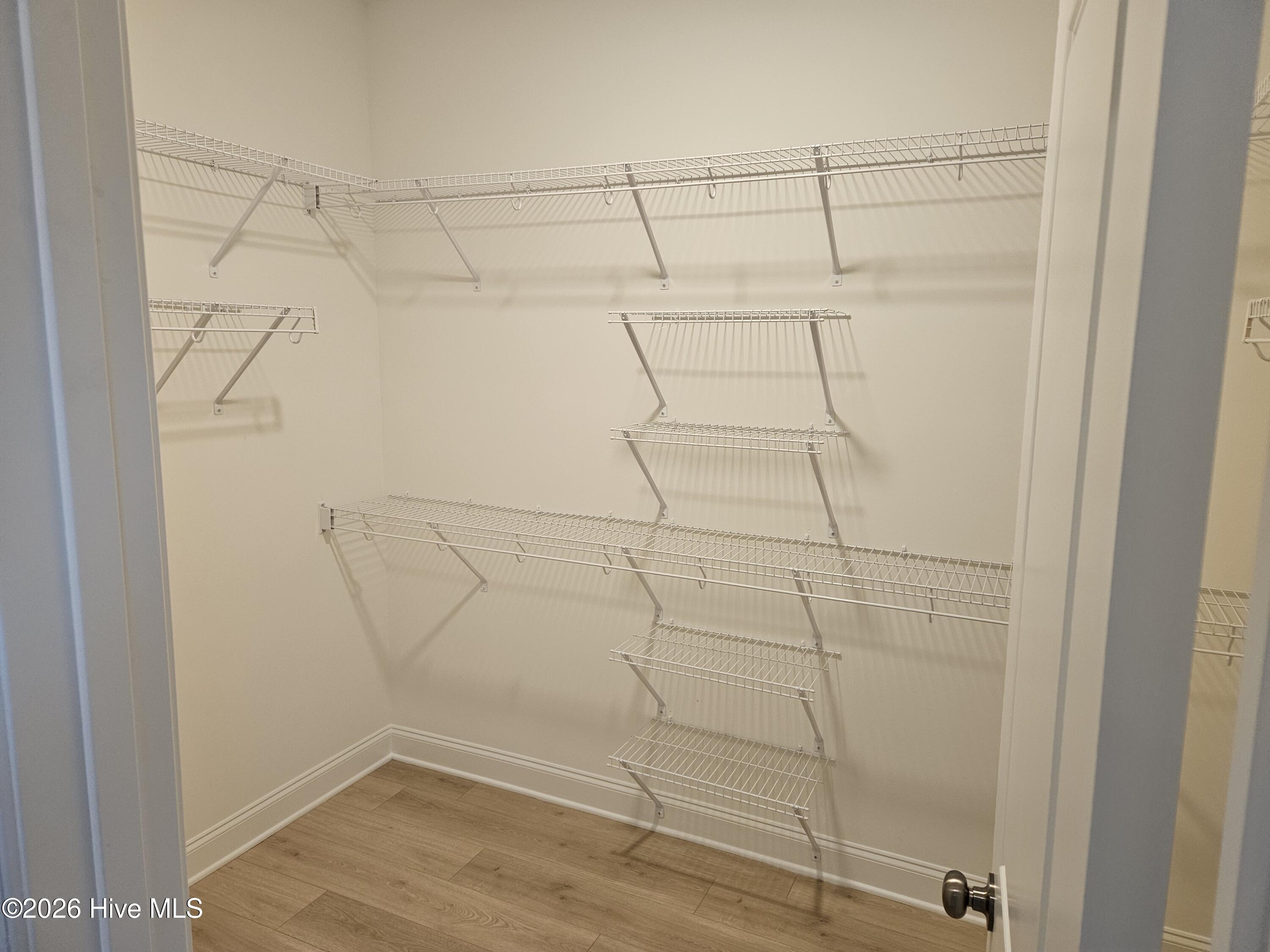 100569103 | Photo 18