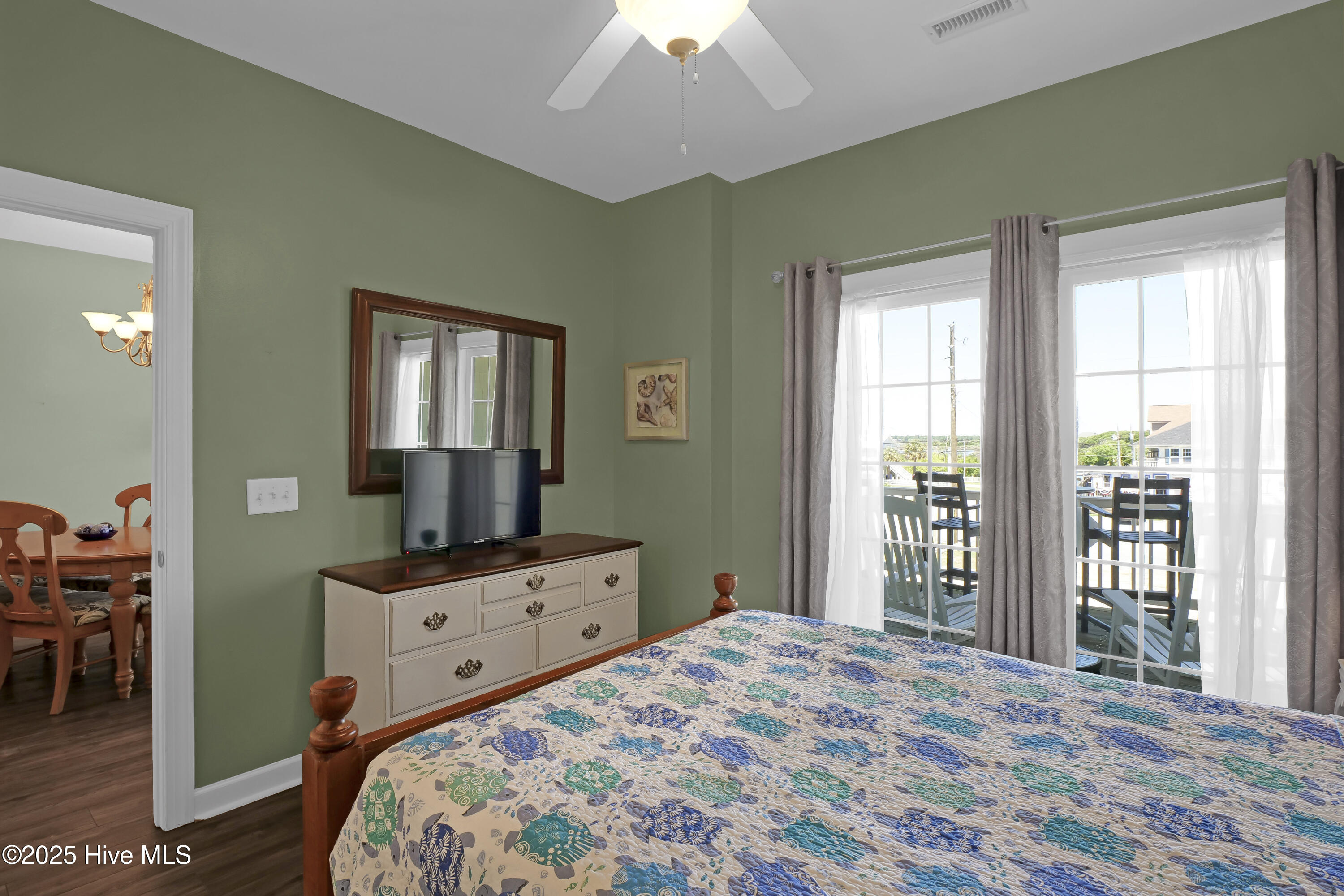 100508177 | Photo 18