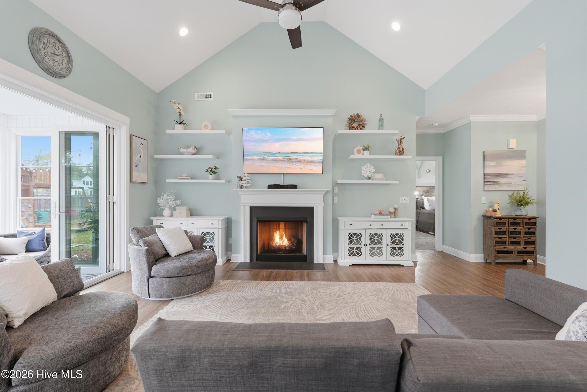 100565388 | Photo 15