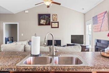 100559576 | Photo 15