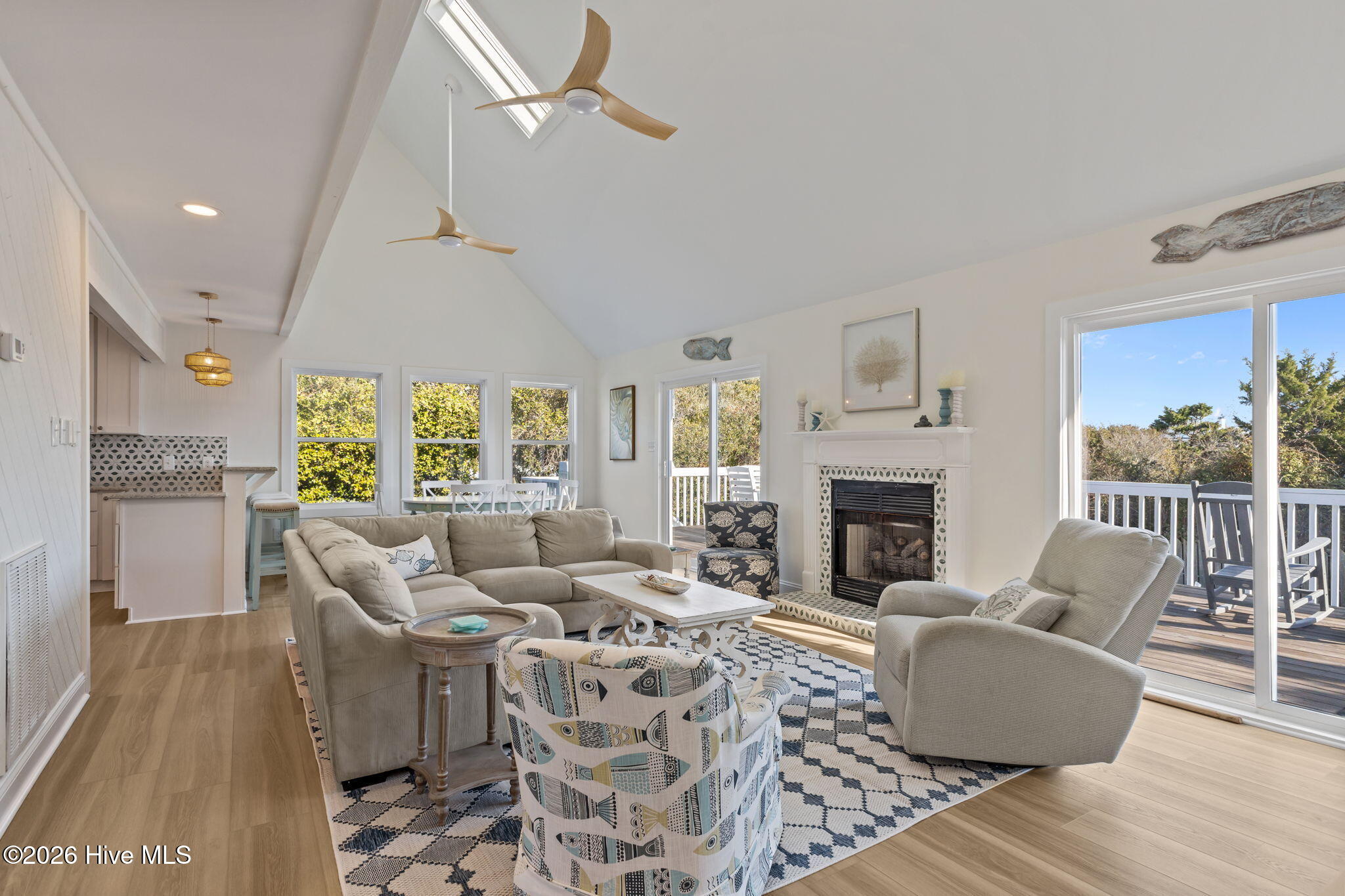 100557603 | Photo 24