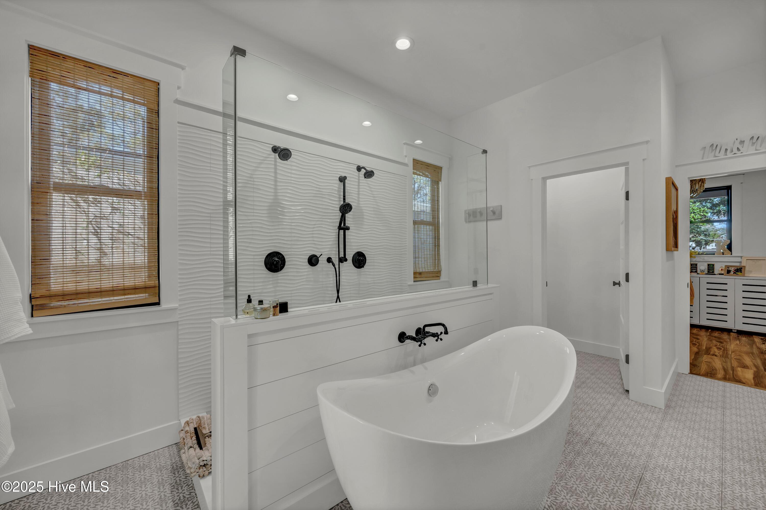 100543127 | Photo 32