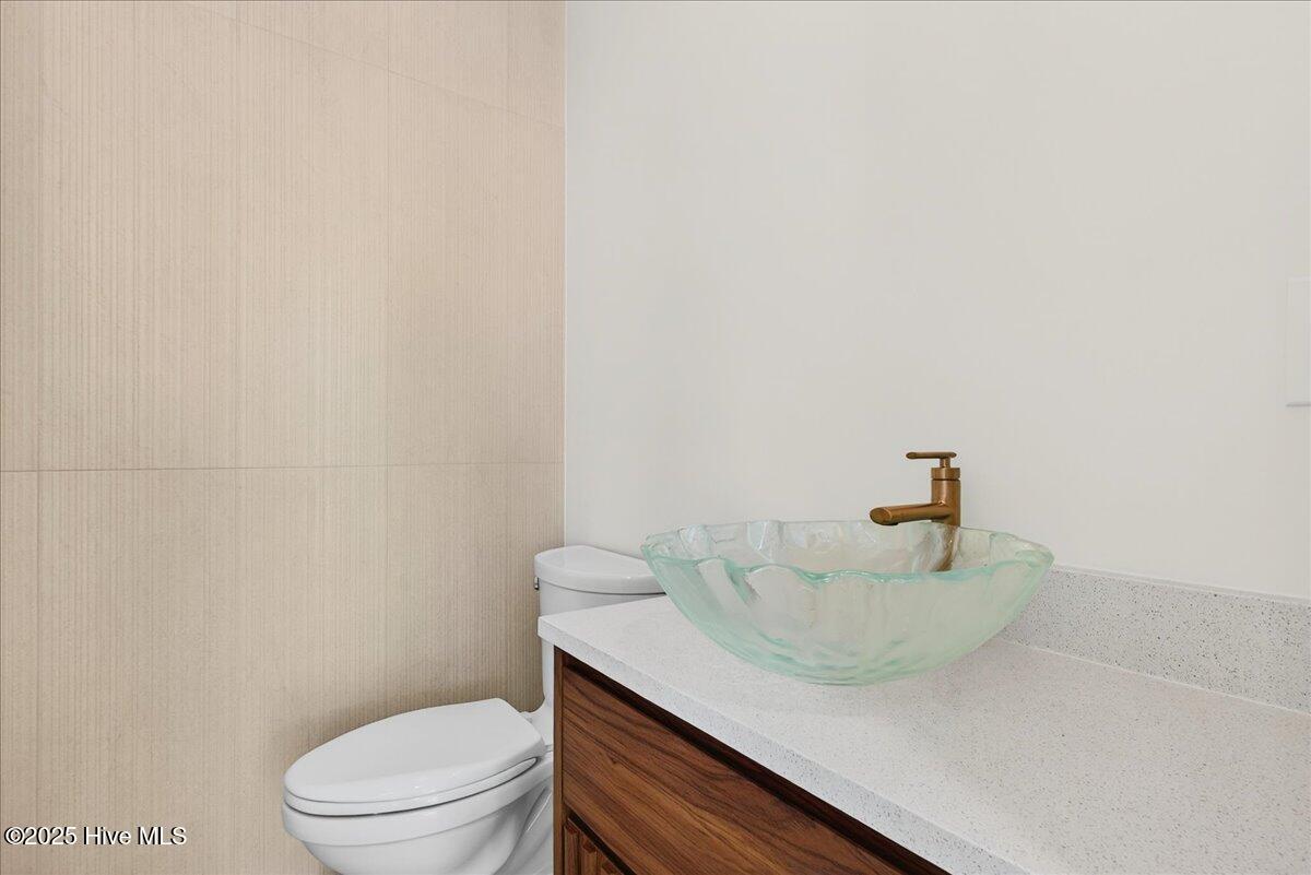 100542941 | Photo 47