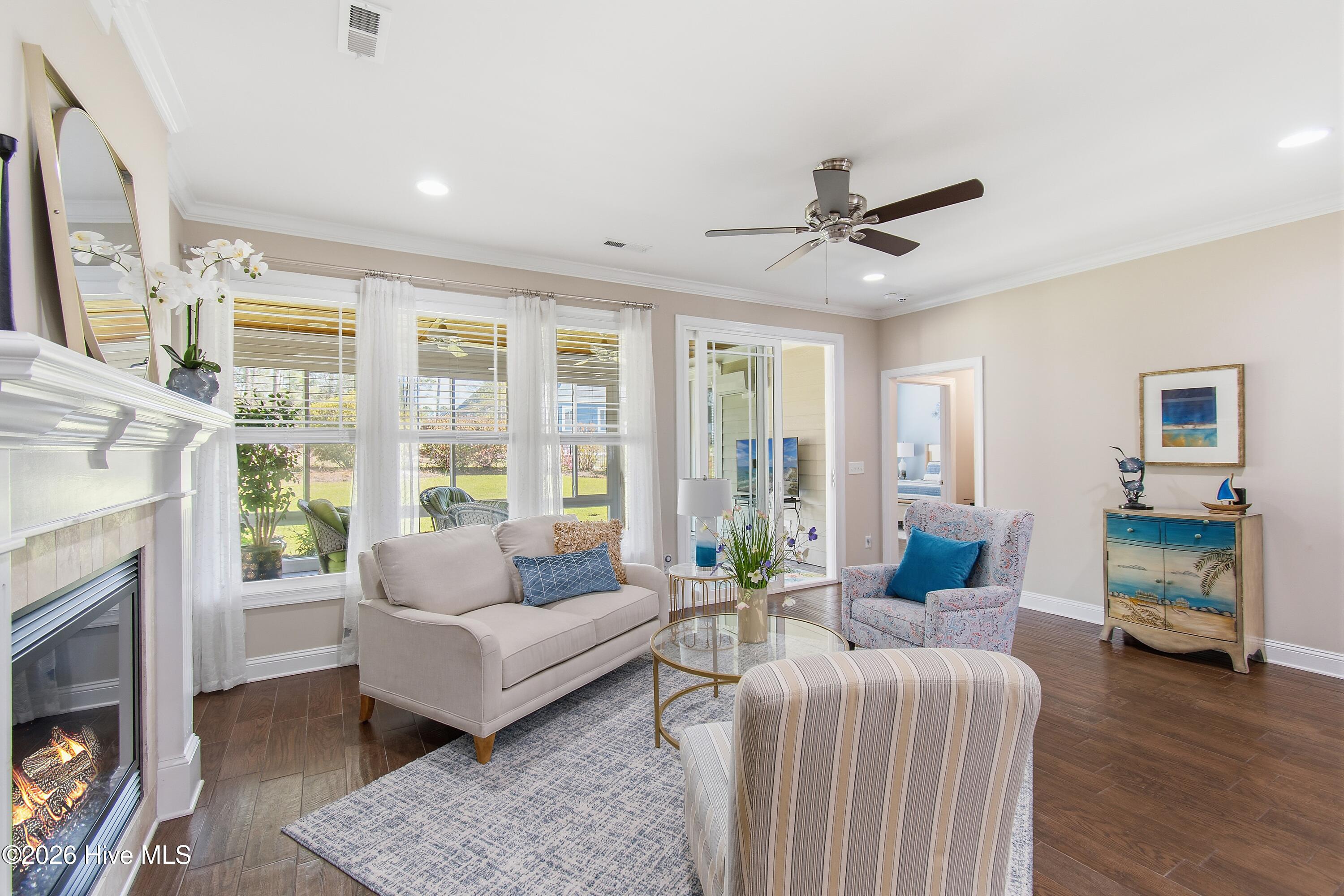 100563777 | Photo 11