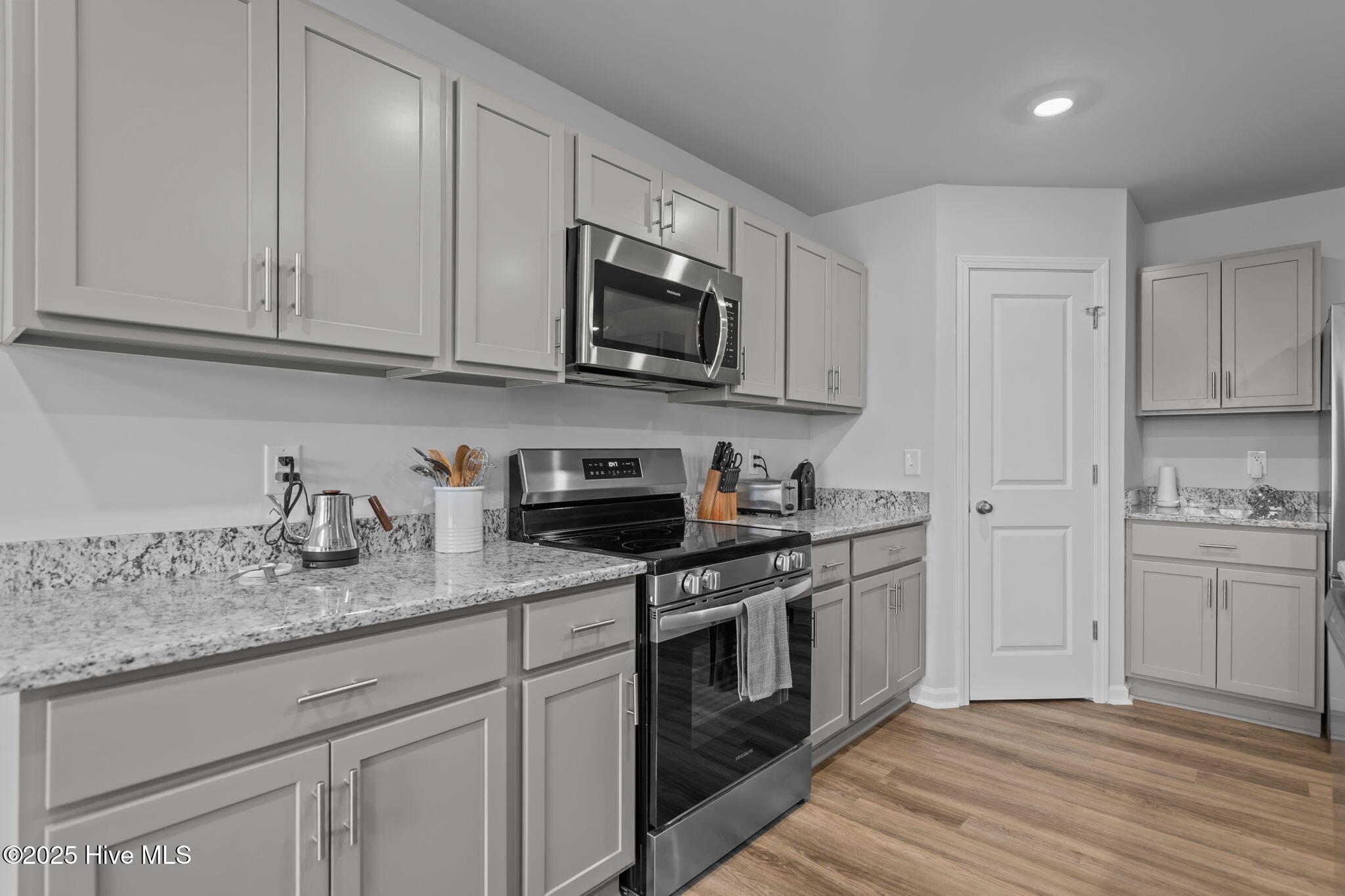 100532150 | Photo 30