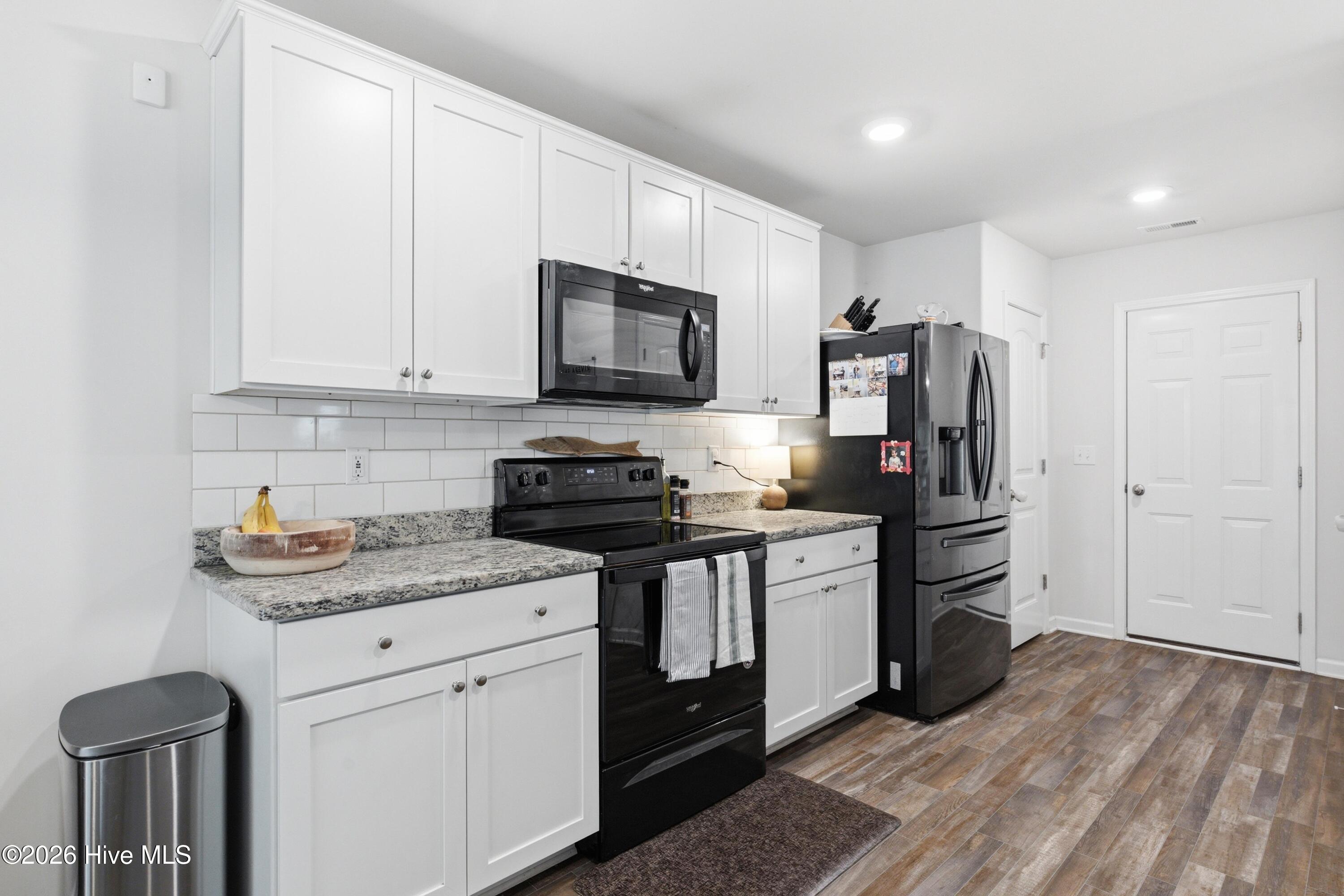 100558075 | Photo 18