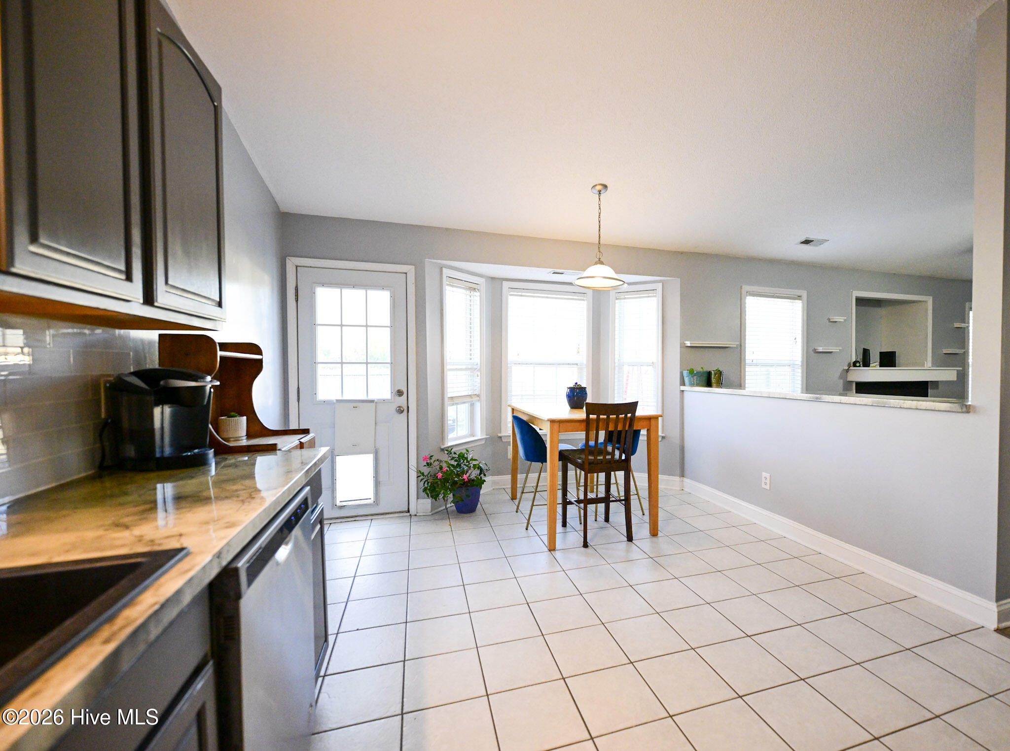 100549059 | Photo 11