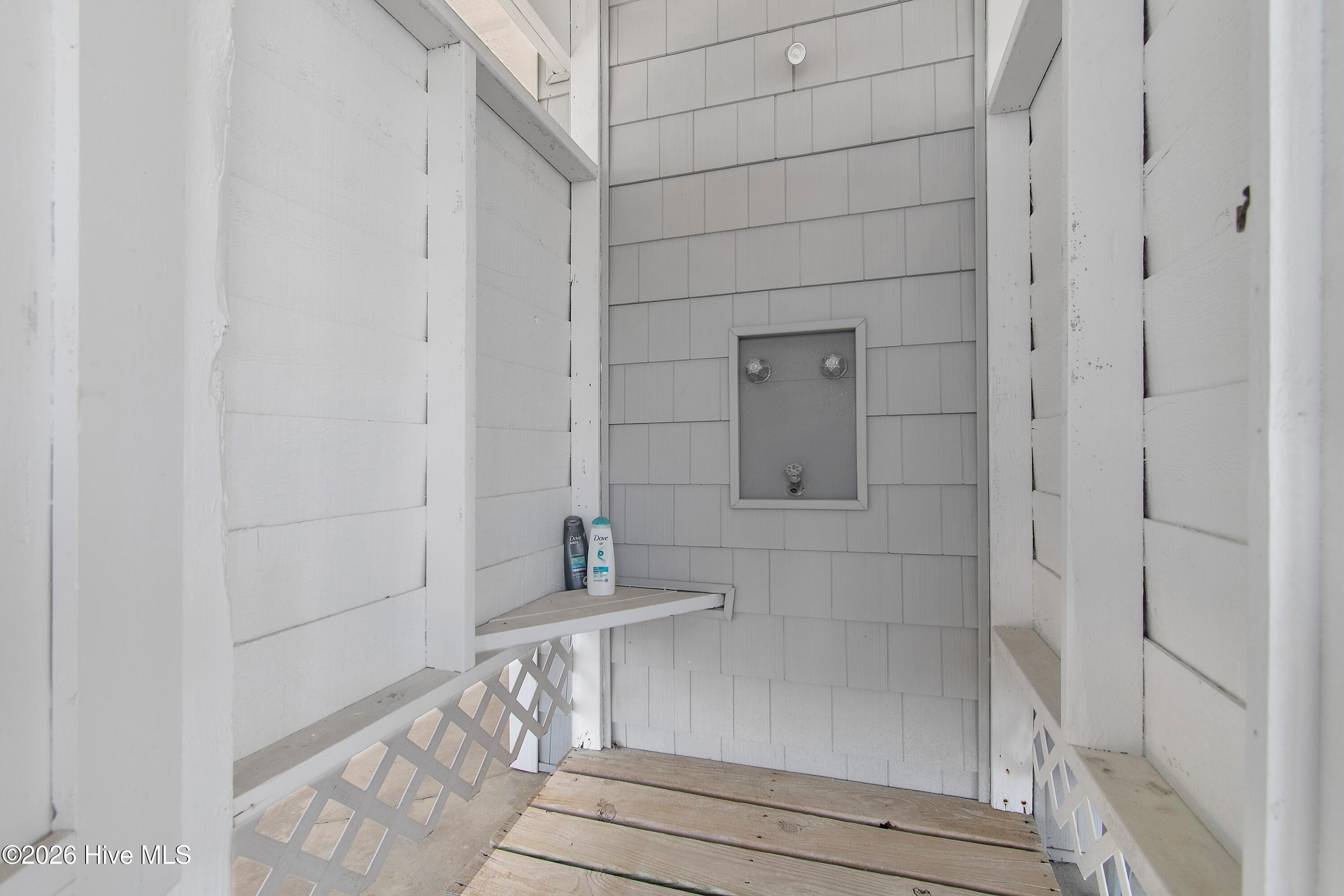 100561572 | Photo 17