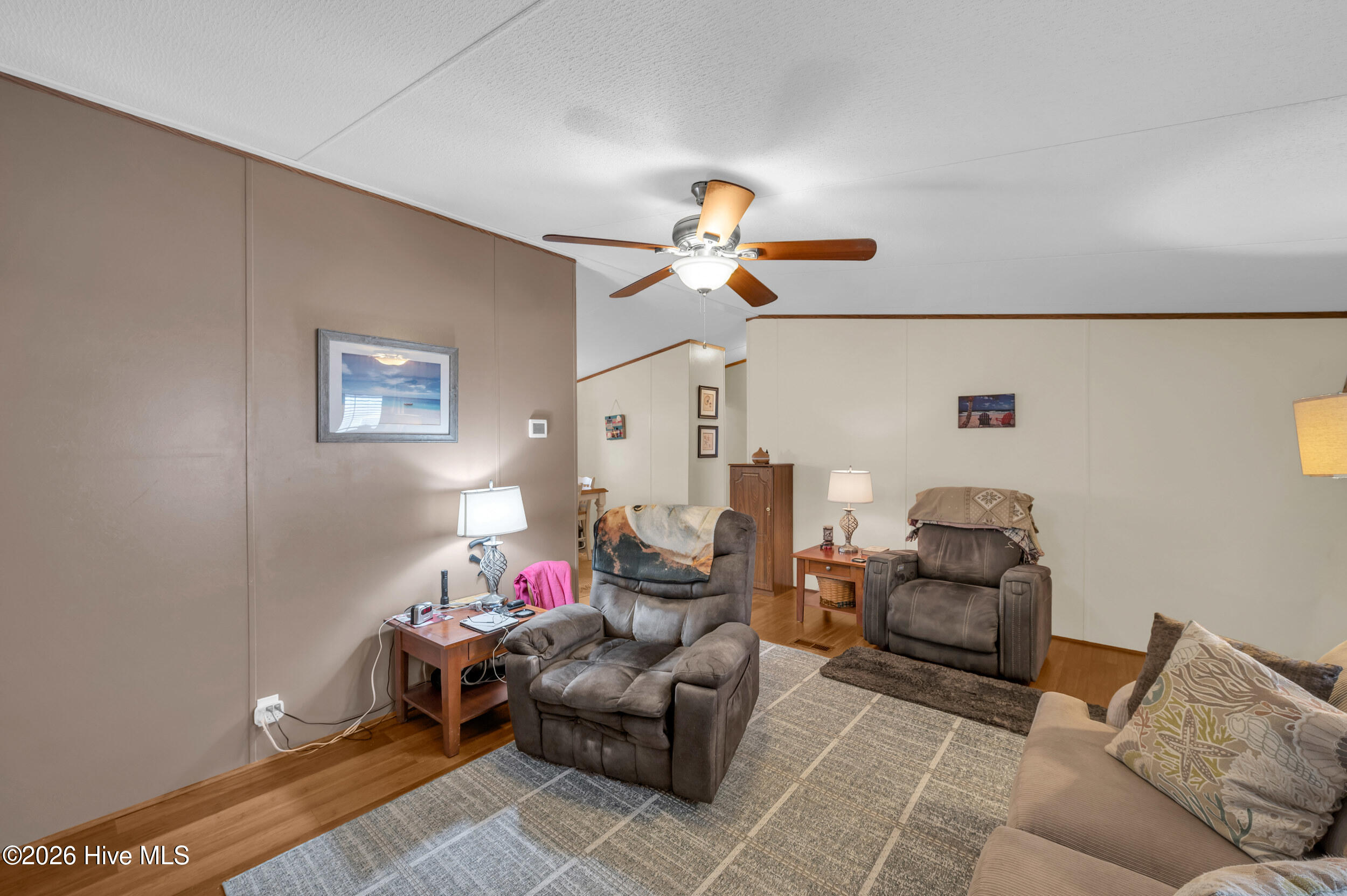 100550666 | Photo 11