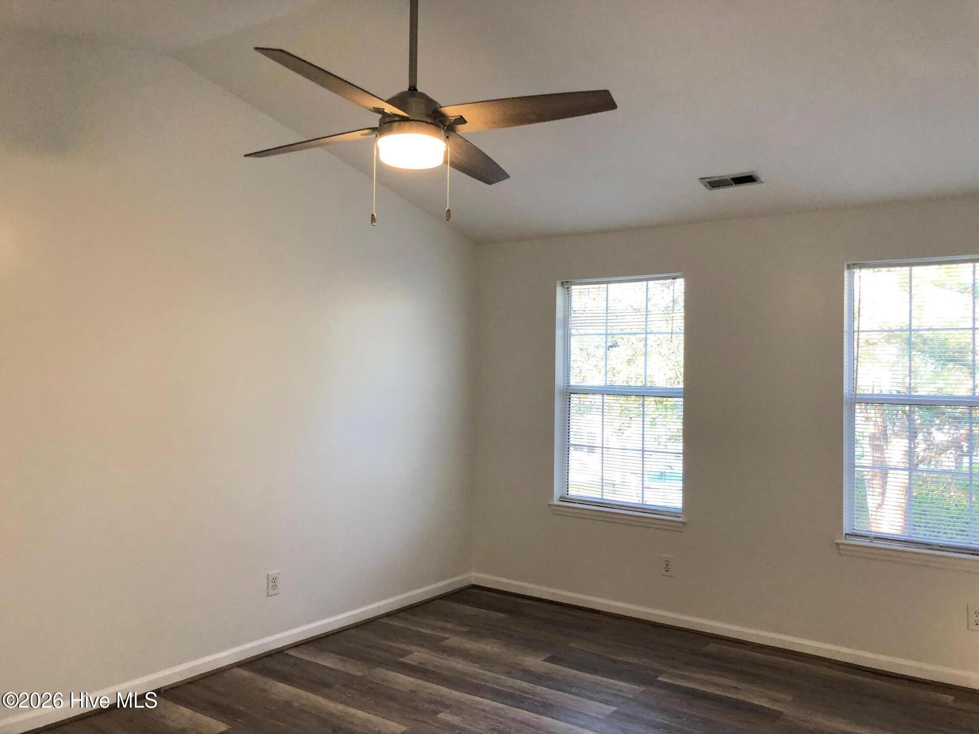 100556487 | Photo 11